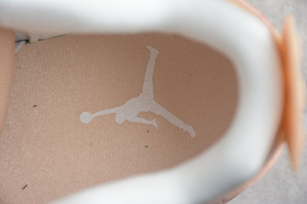 Air Jordan 4 – Rosa / Blanco