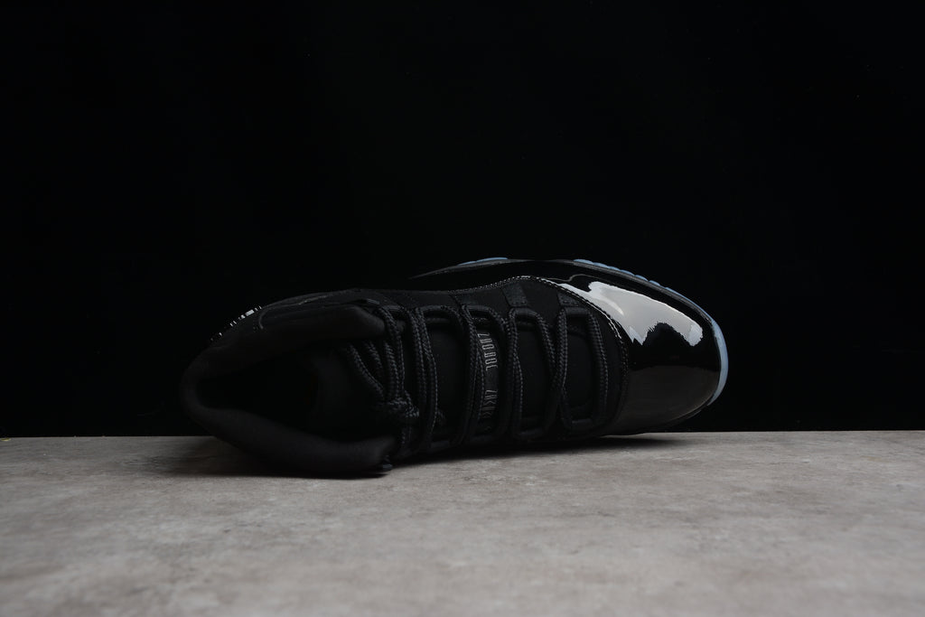 Air Jordan 11 – Negro / Azul