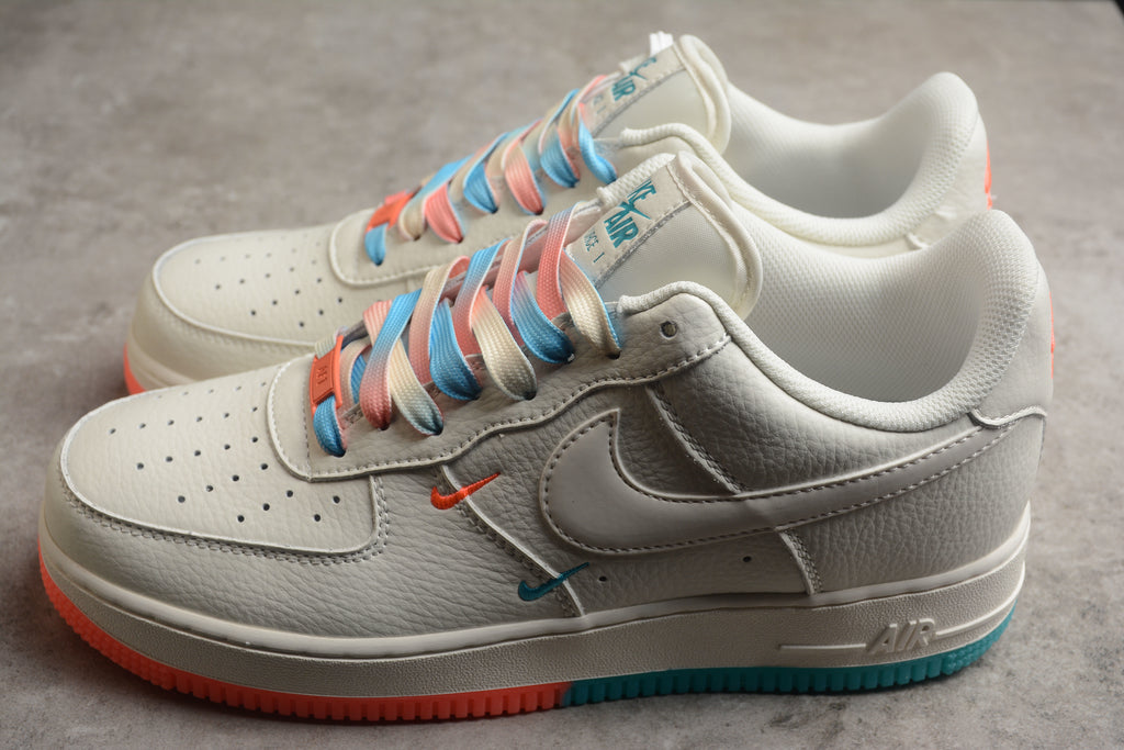 Nike Air Force 1 Low – Blanco / Naranja / Azul