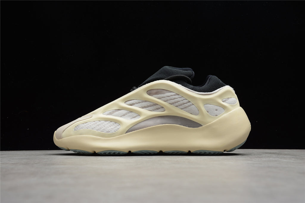 Adidas Yeezy 700 V3 – Beige / Blanco