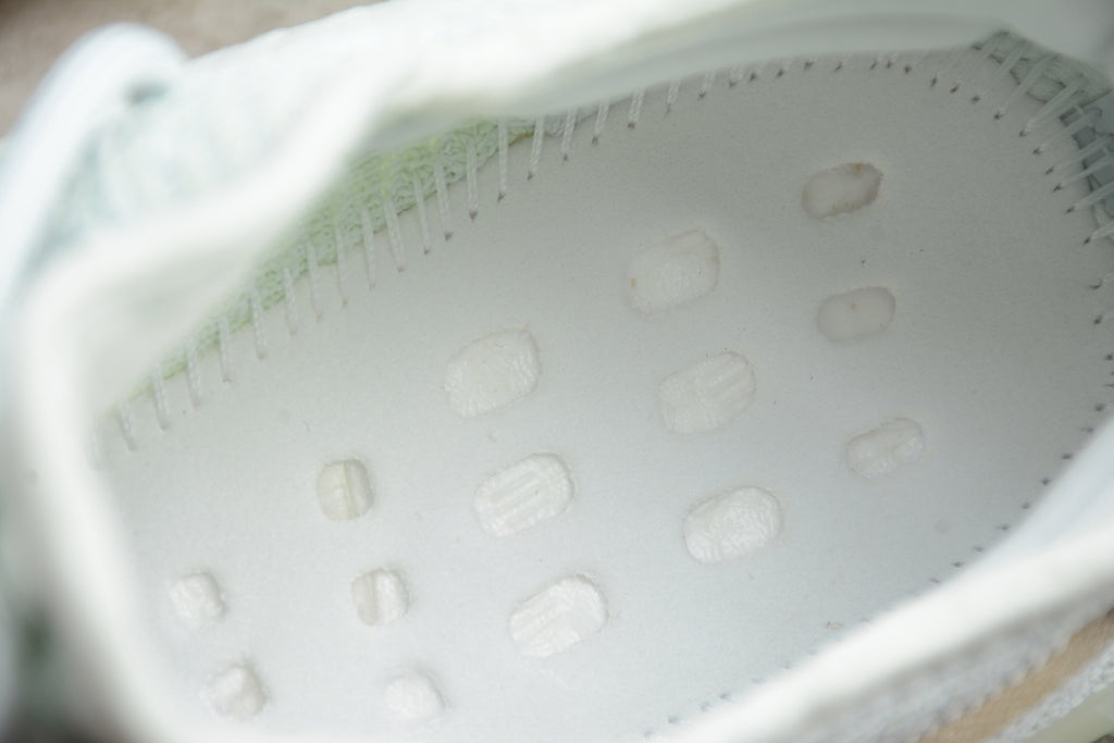 Adidas Yeezy 350 – Verde / Beige