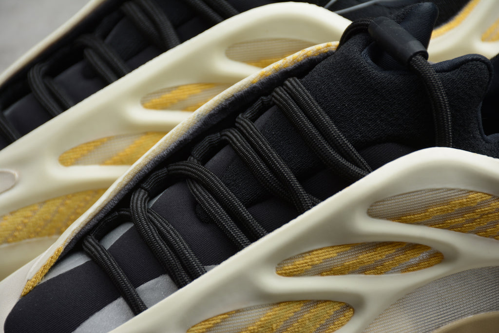 Adidas Yeezy 700 V3 – Beige / Amarillo