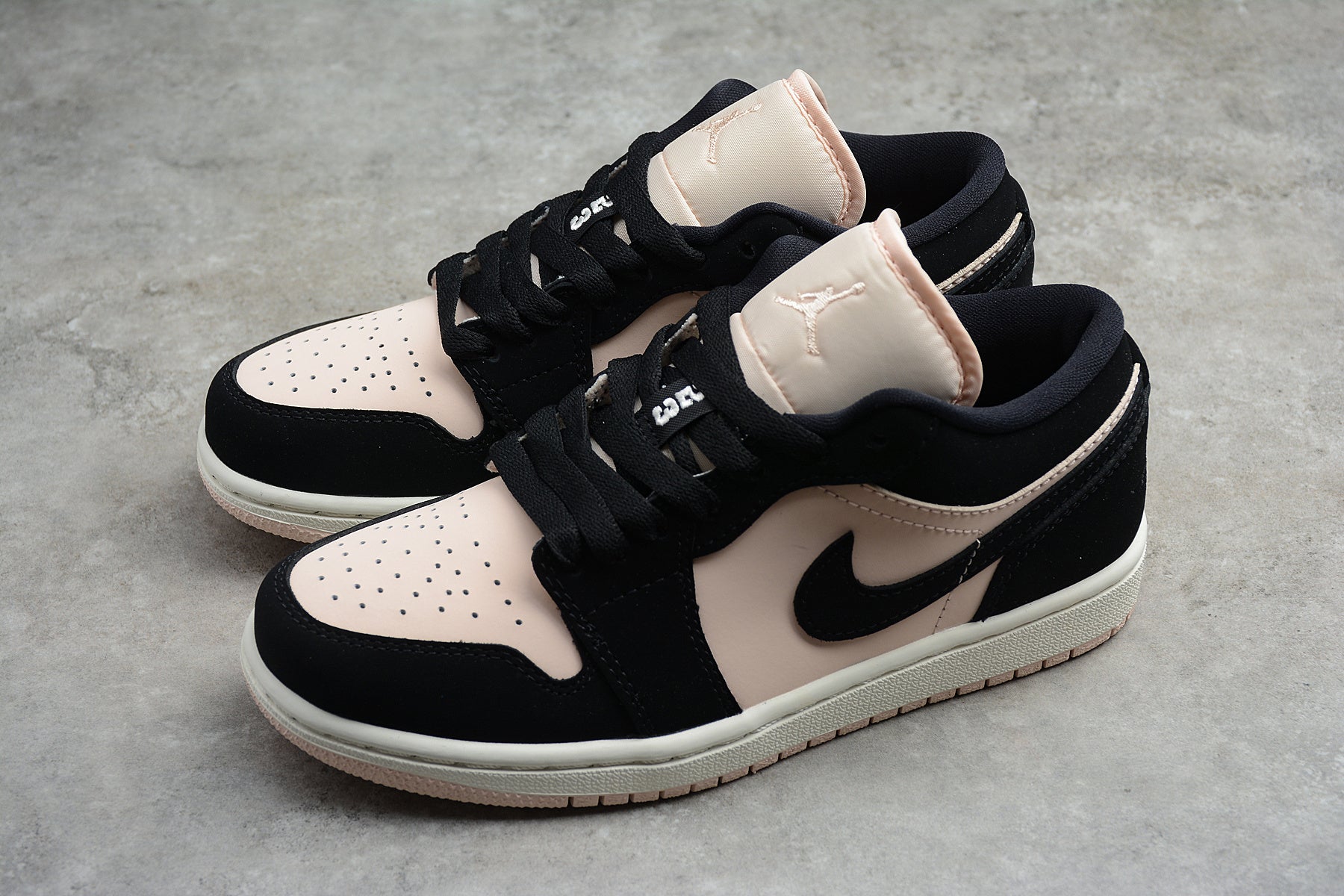 Jordan 1 Low – Negro / Rosa