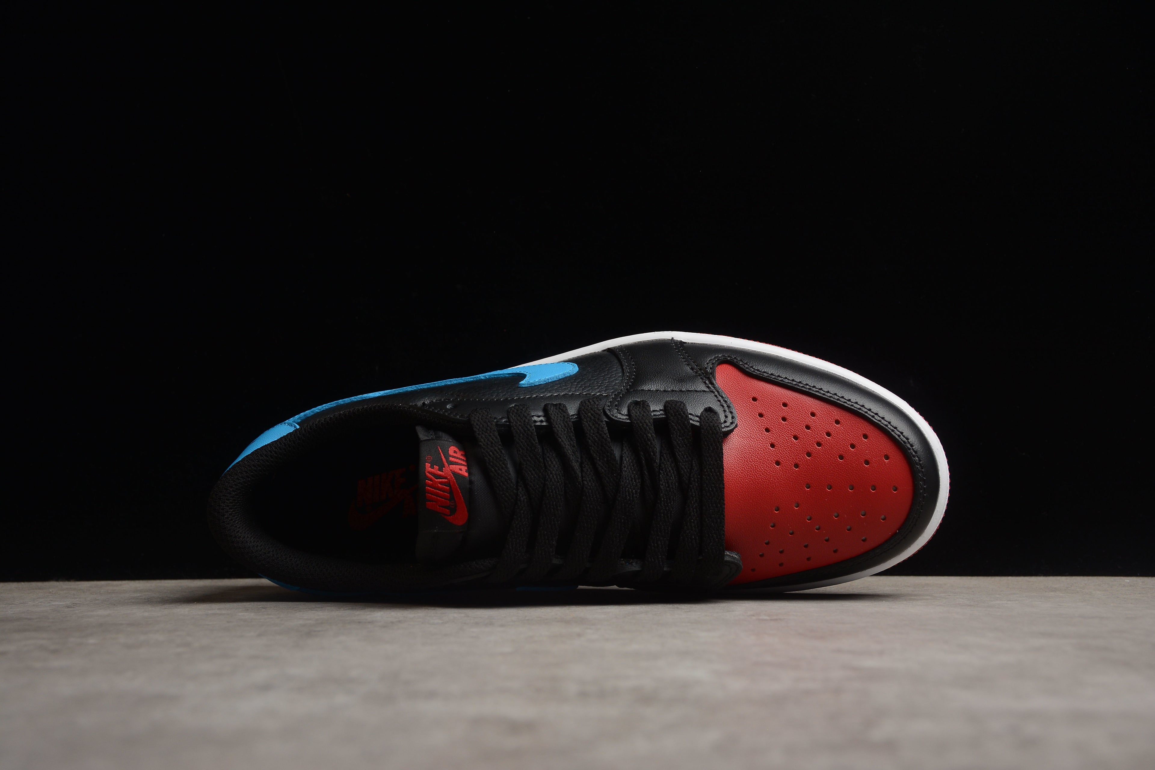 Jordan 1 Low – Negro / Azul / Rojo