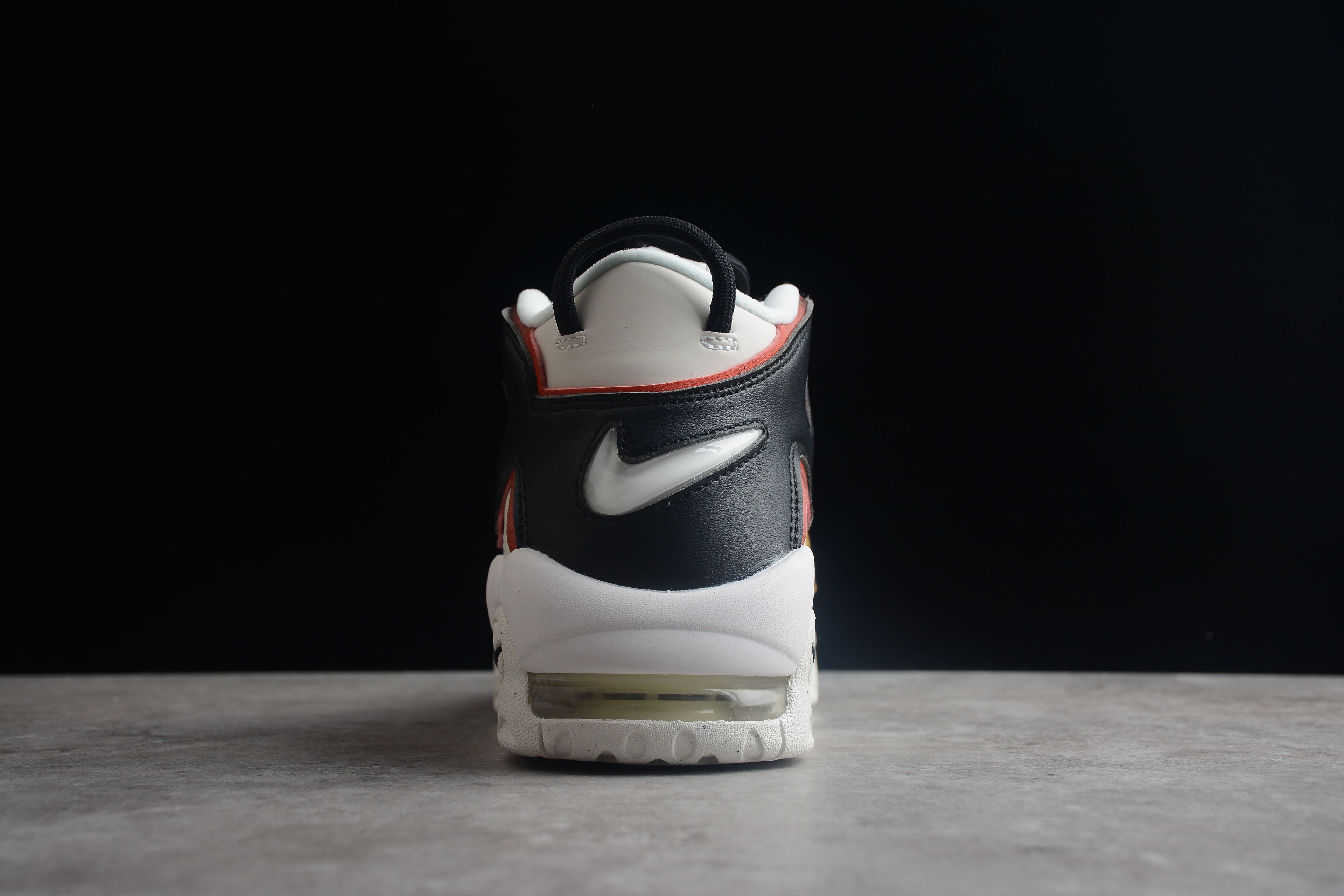 Air More Uptempo – Blanco / Negro