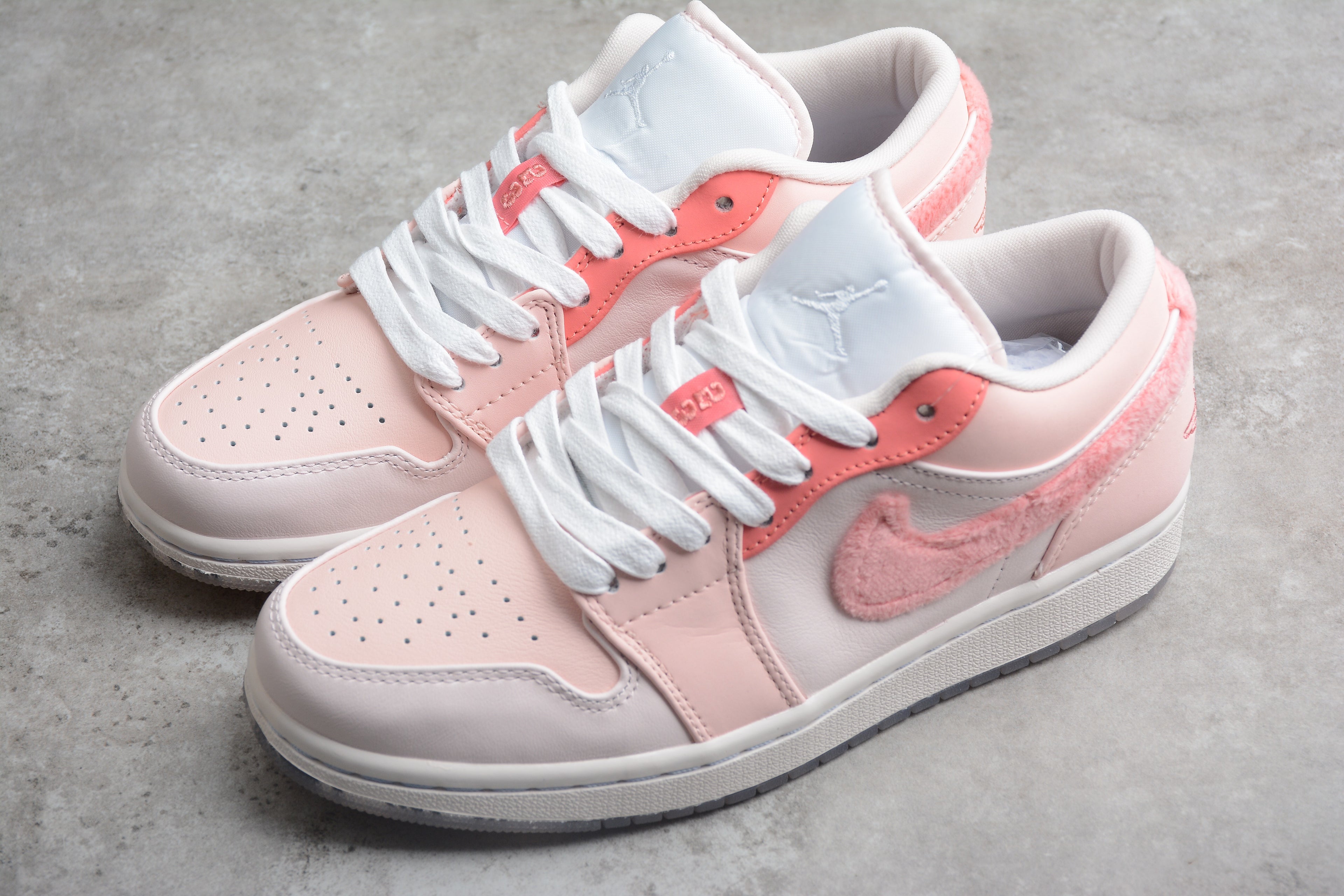 Jordan 1 Low – Rosa Piel