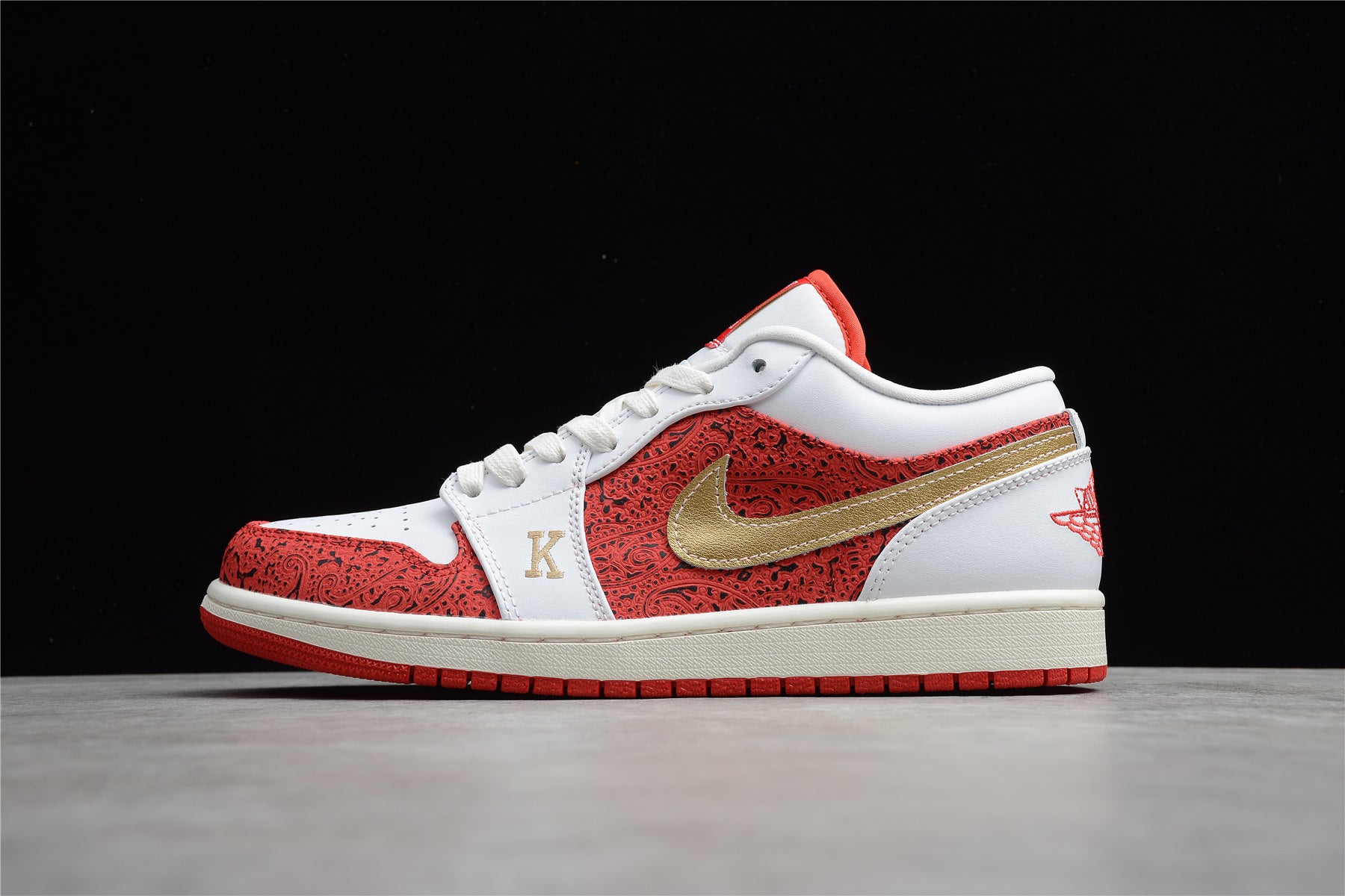 Jordan 1 Low – Rojo / Blanco / Dorado