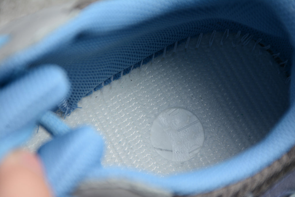 Adidas Yeezy 700 – Azul