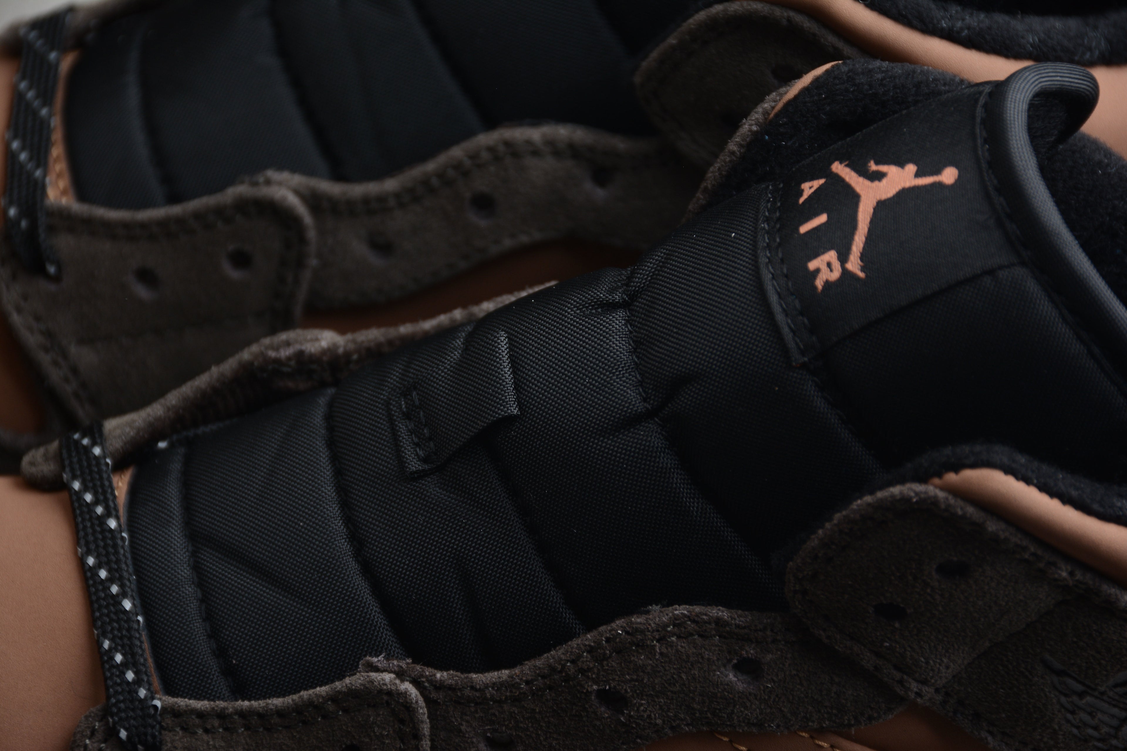 Air Jordan 1 Mid – Marrón