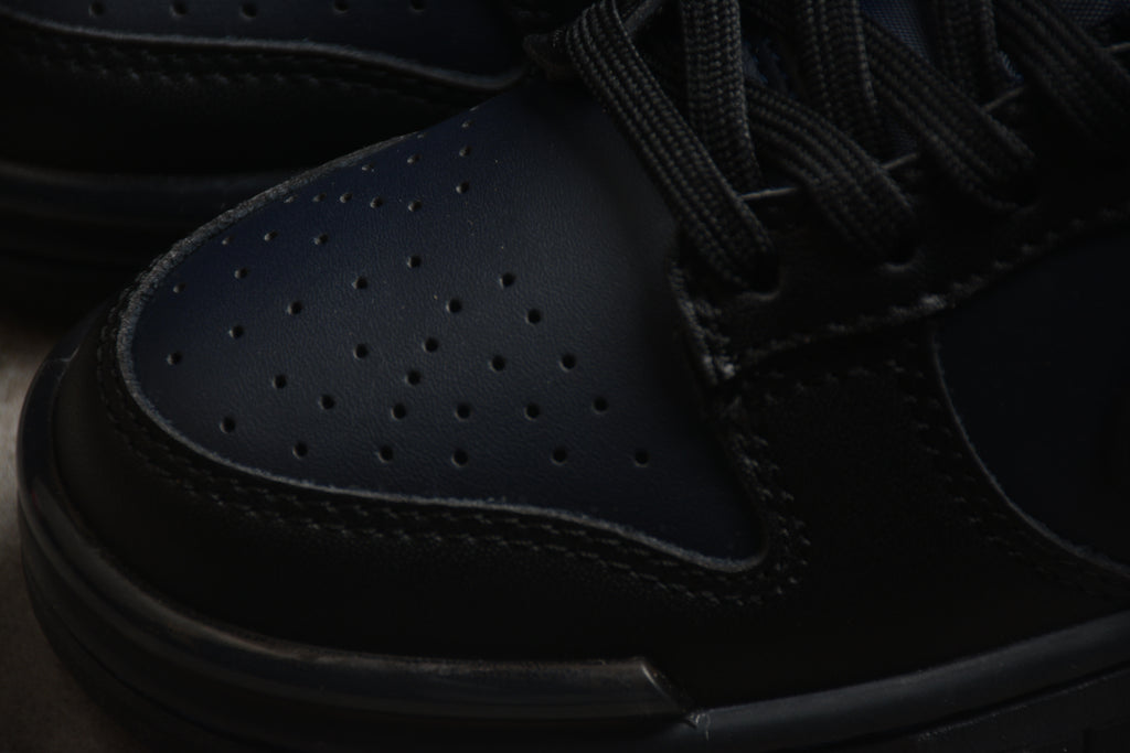 Dunk SB – Negro / Azul Oscuro
