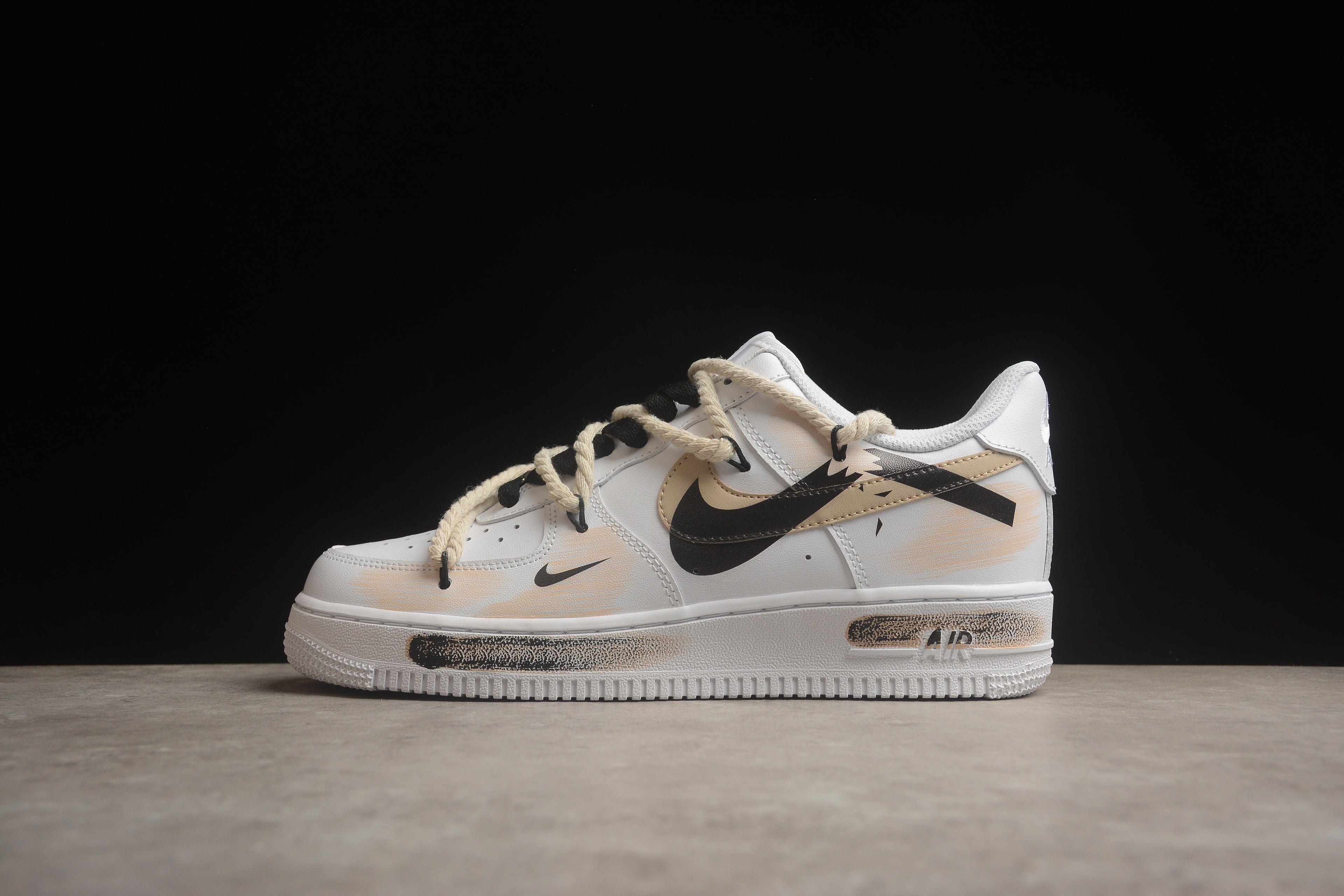 Air Force 1 Low – Blanco / Beige / Negro