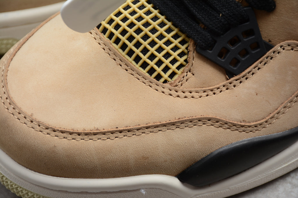 Air Jordan 4 – Beige / Dorado