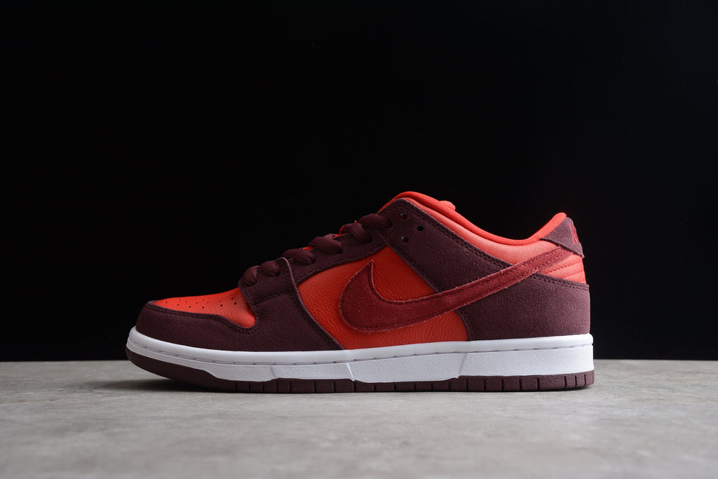 Dunk SB – Rojo / Negro