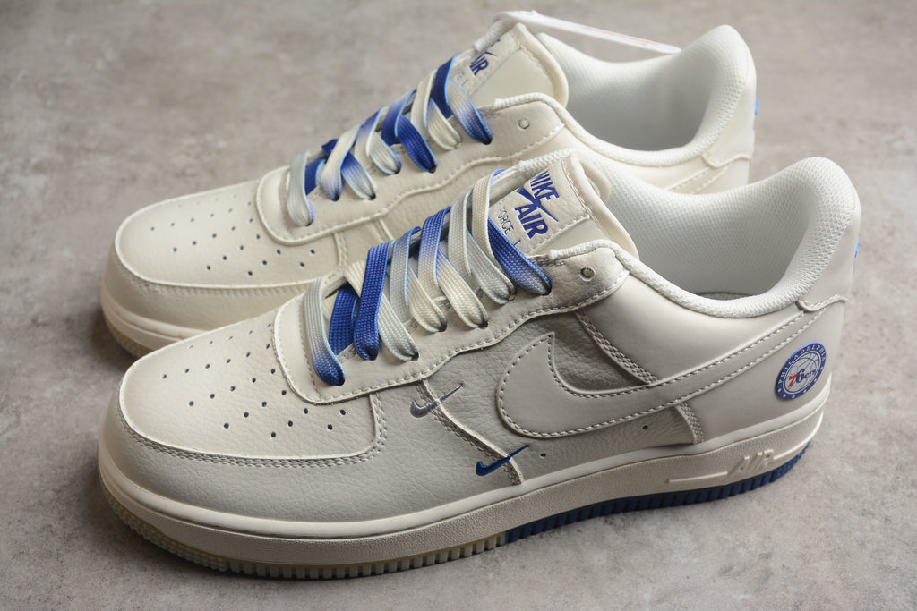 Nike Air Force 1 Low – Blanco / Azul