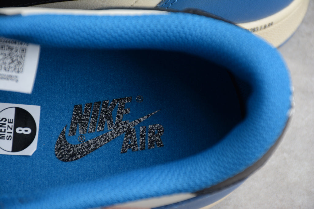 Travis Scott – Azul / Negro / Blanco