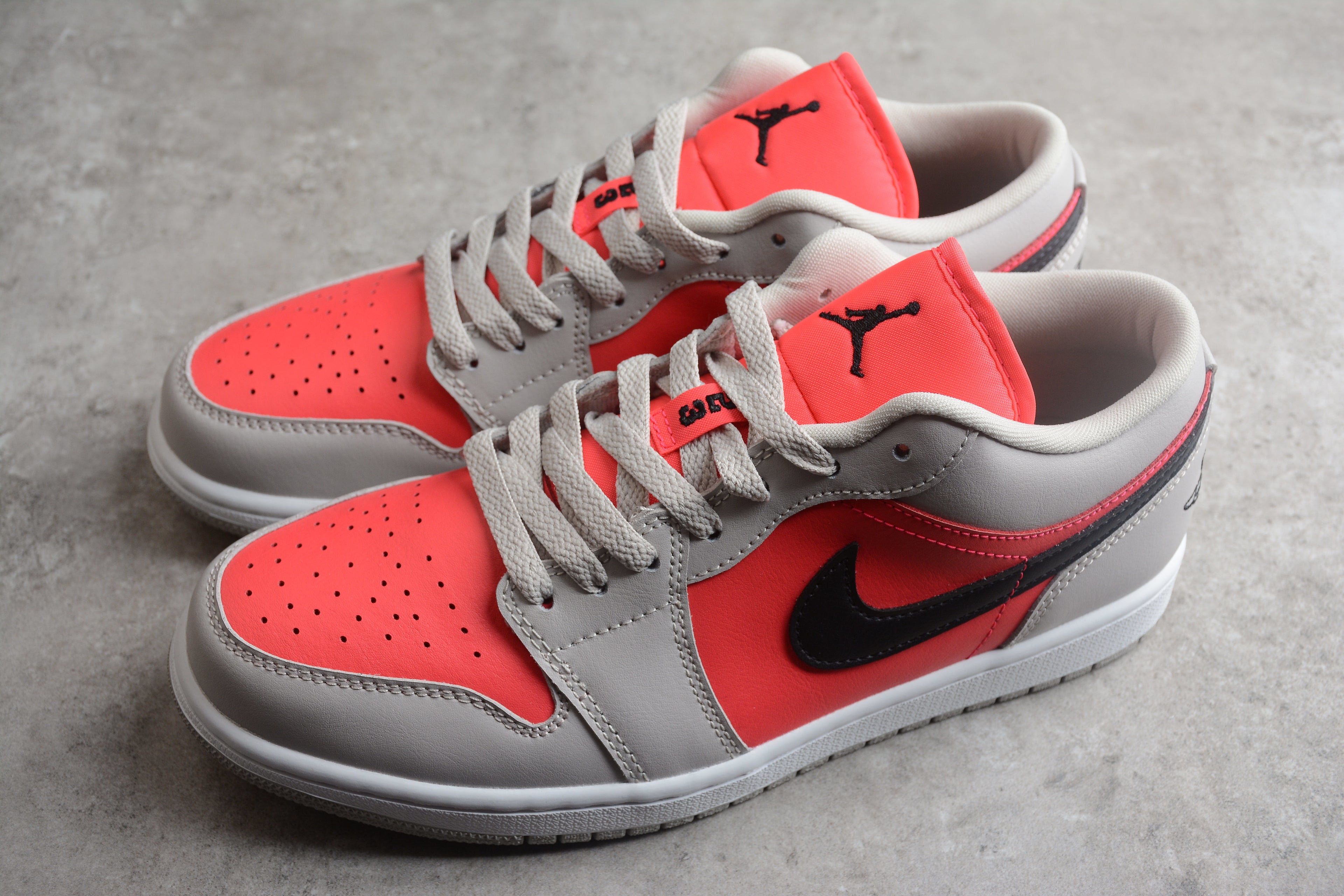 Jordan 1 Low – Rojo / Gris