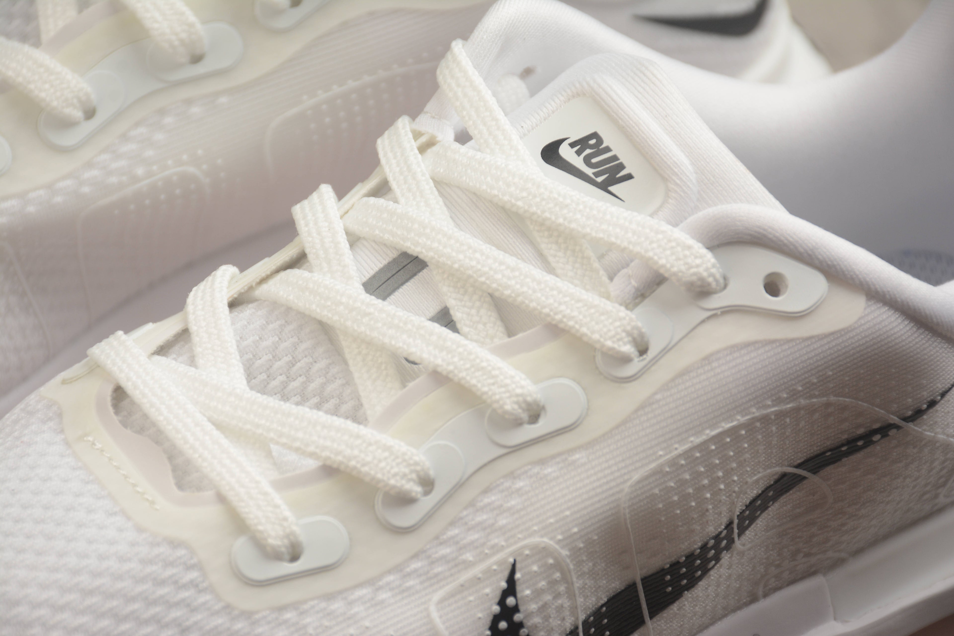 Vomero Premium – Blanco / Rosa