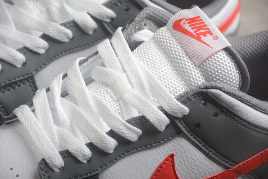 Dunk SB – Gris / Blanco / Rojo