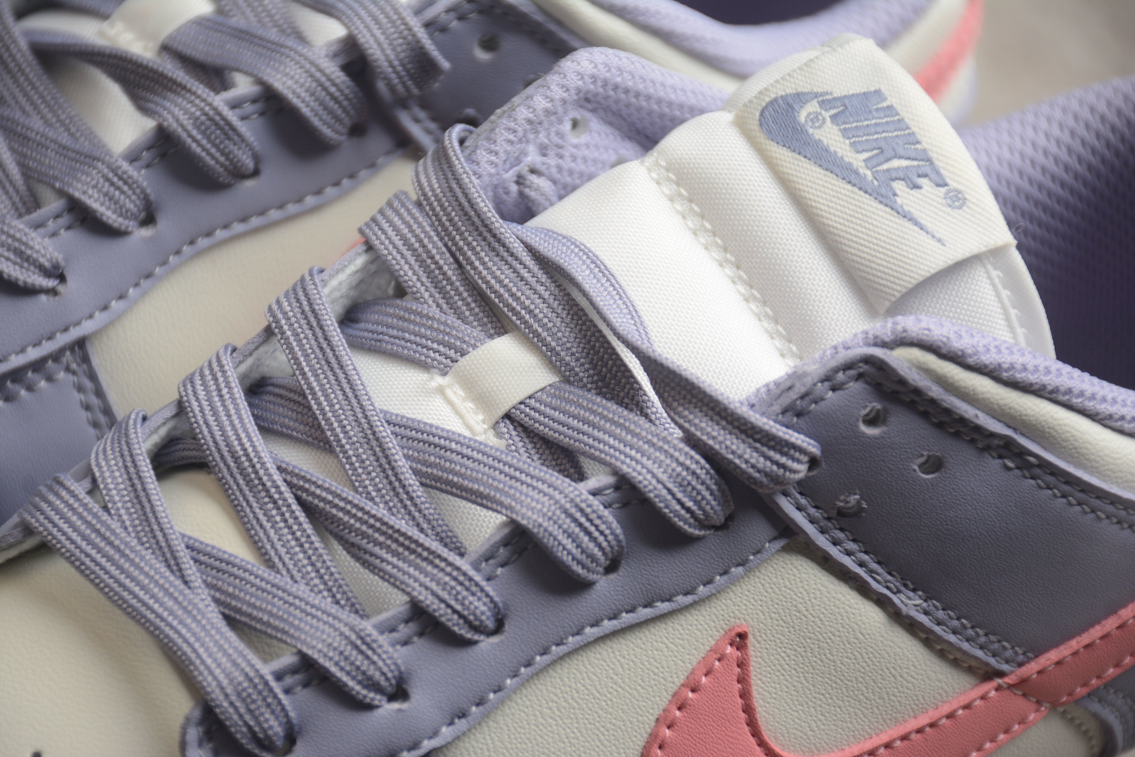 Dunk SB – Lila / Blanco / Rosa