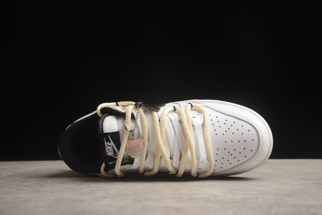 Dunk SB – Blanco / Negro