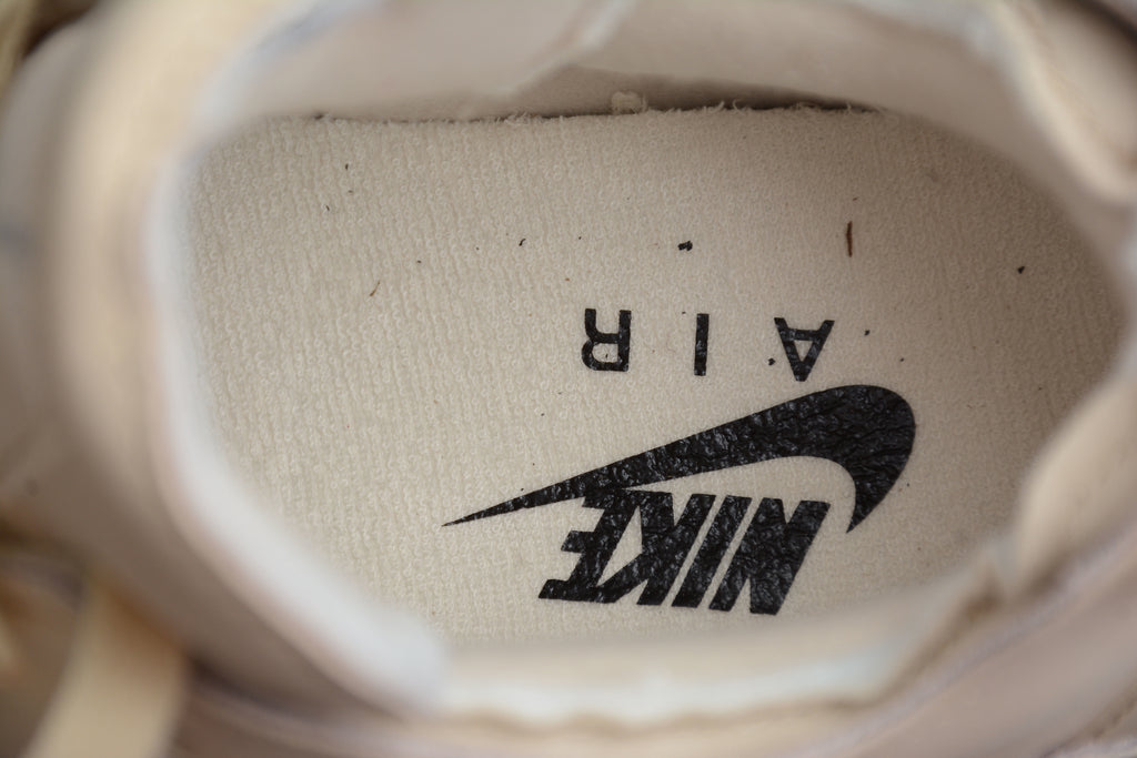 Air Jordan 4 – Beige