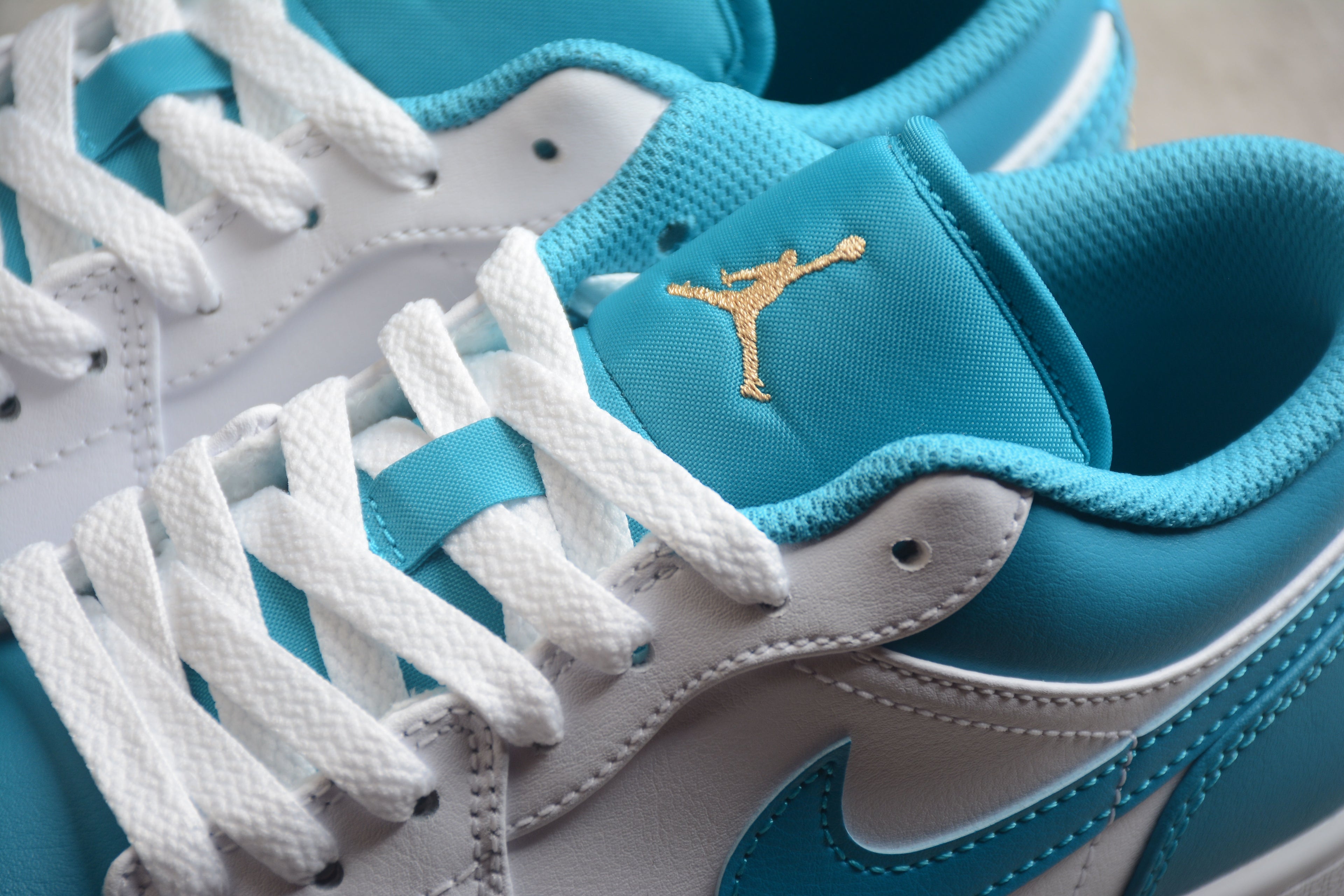 Jordan 1 Low – Azul / Blanco