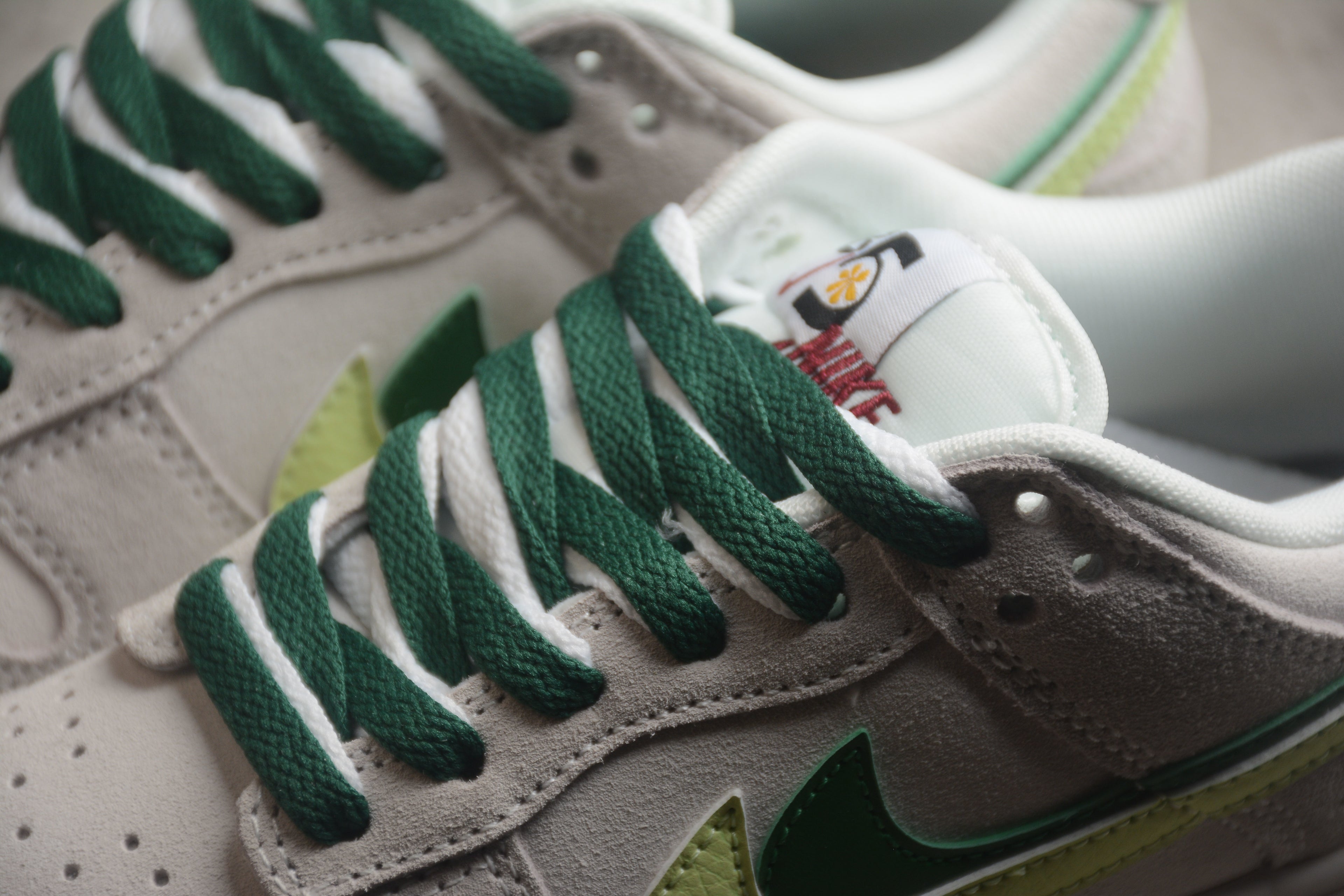 Dunk SB – Gris / Verde / Amarillo