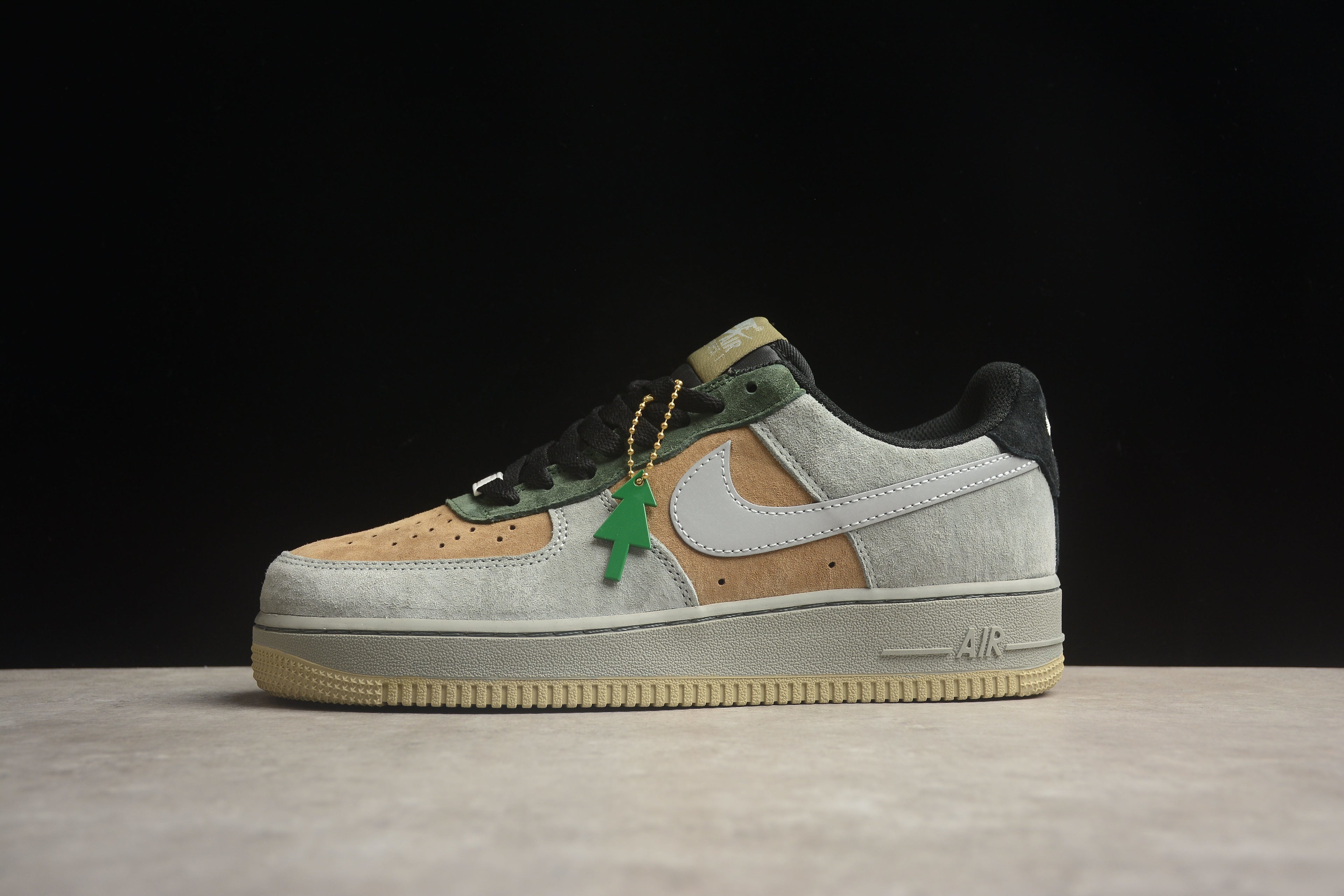 Air Force 1 Low – Gris / Marrón / Negro