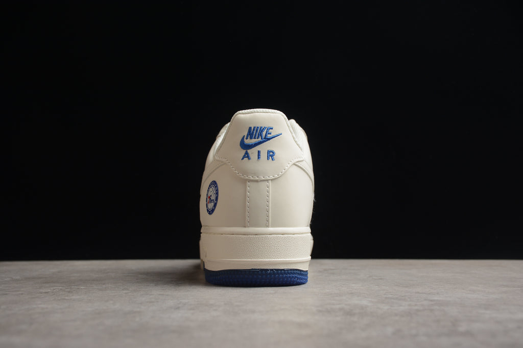 Nike Air Force 1 Low – Blanco / Azul
