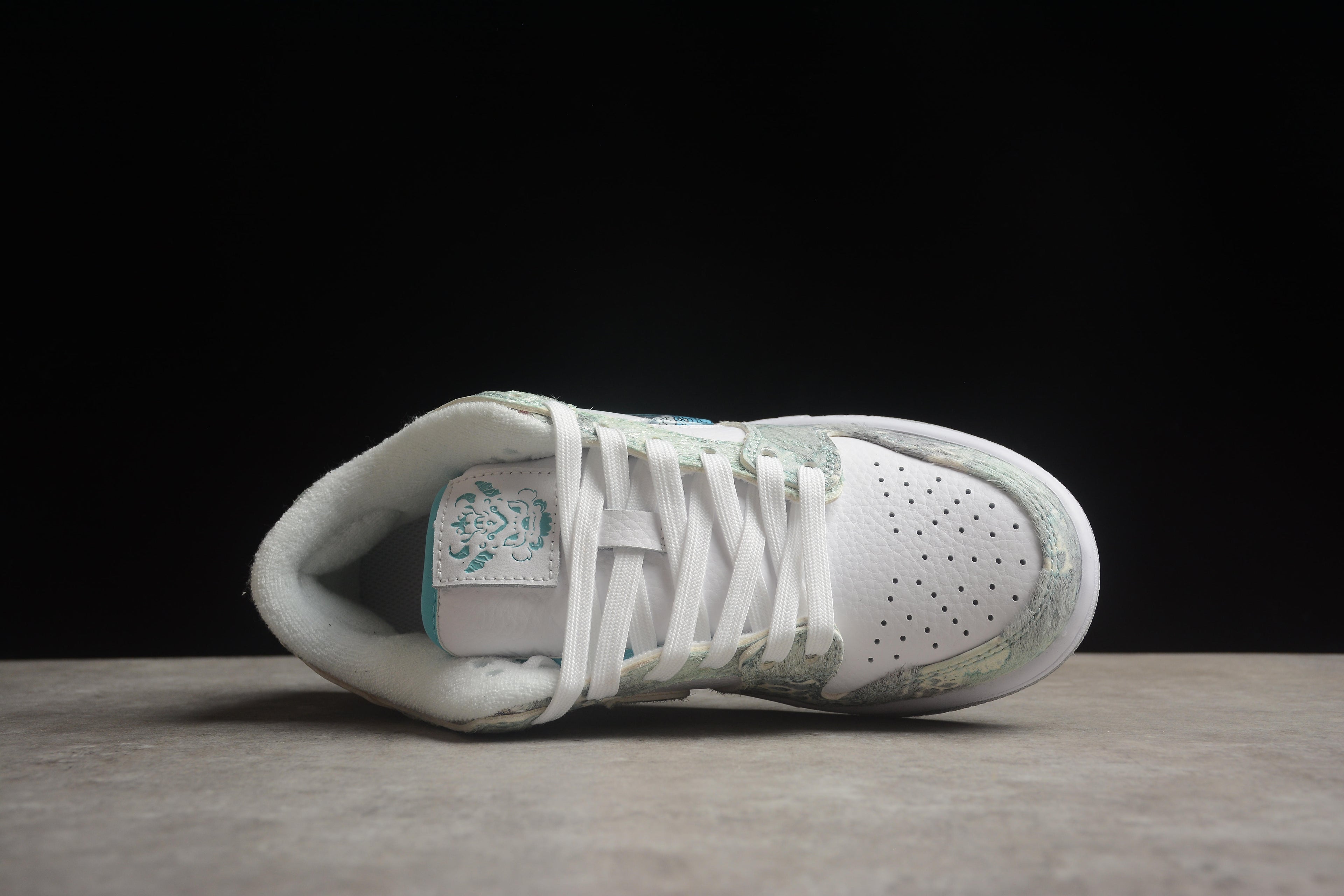 Dunk SB – Gris Dragón