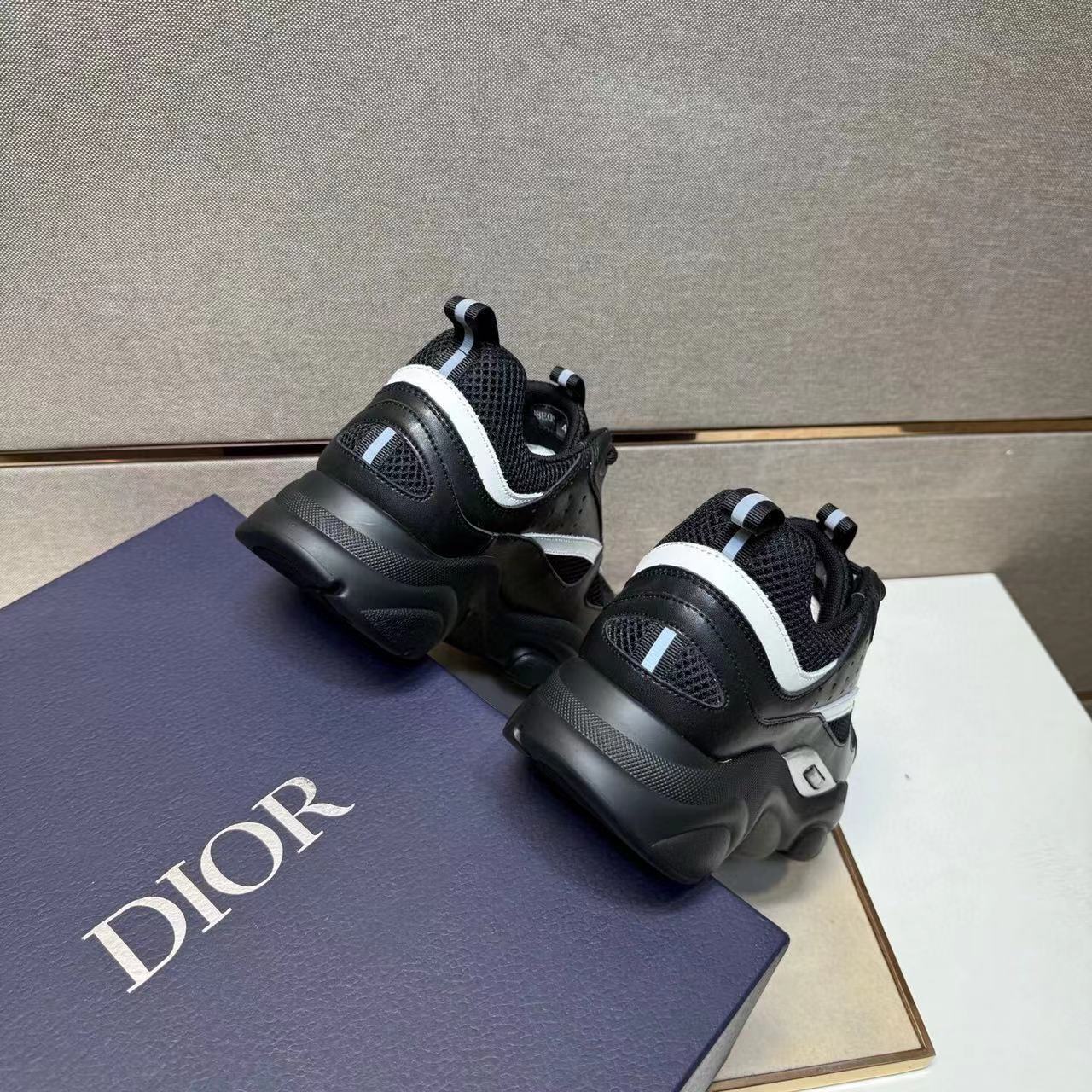 Dior B22 – Negro / Blanco