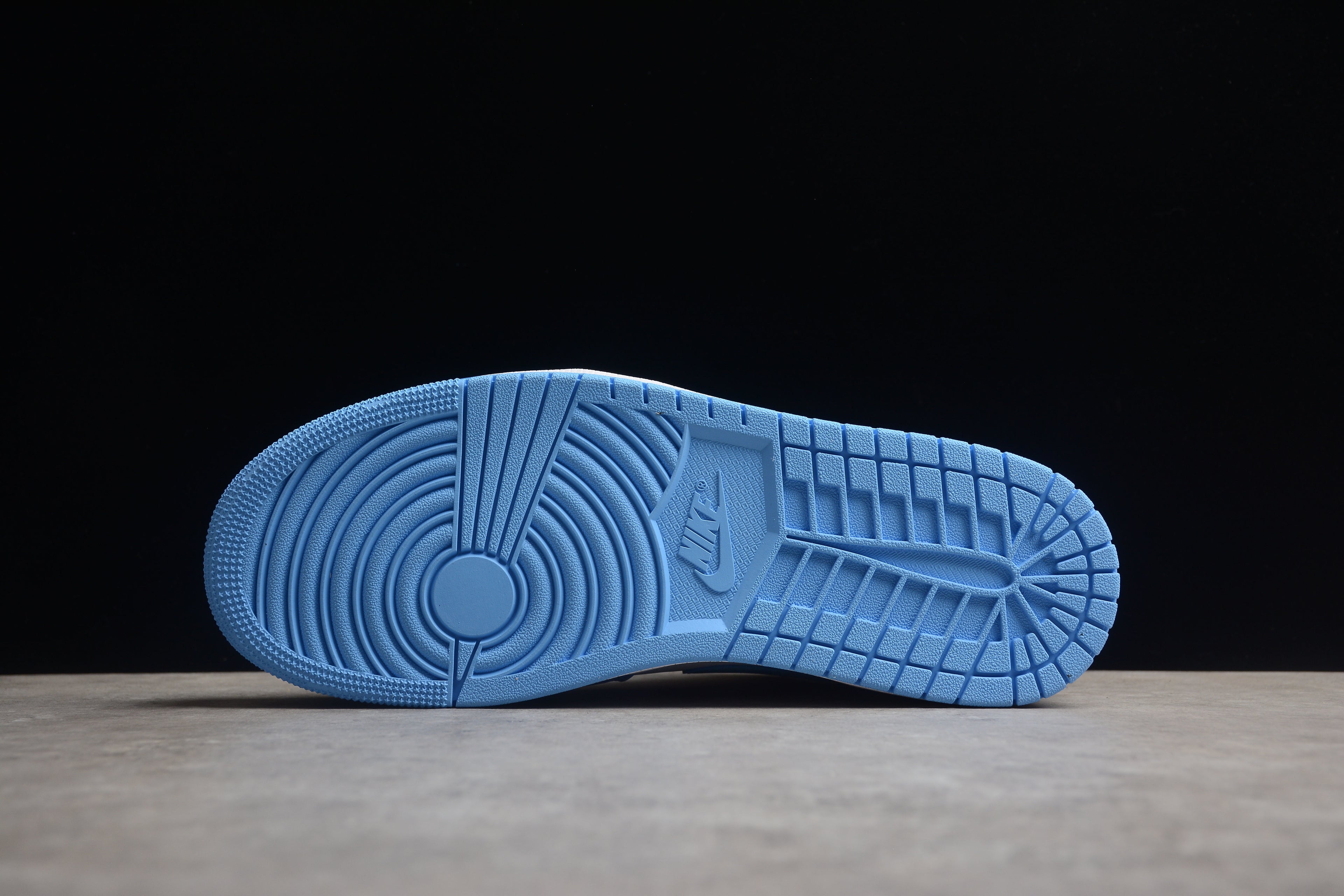 Air Jordan 1 Mid – Azul / Gris / Blanco