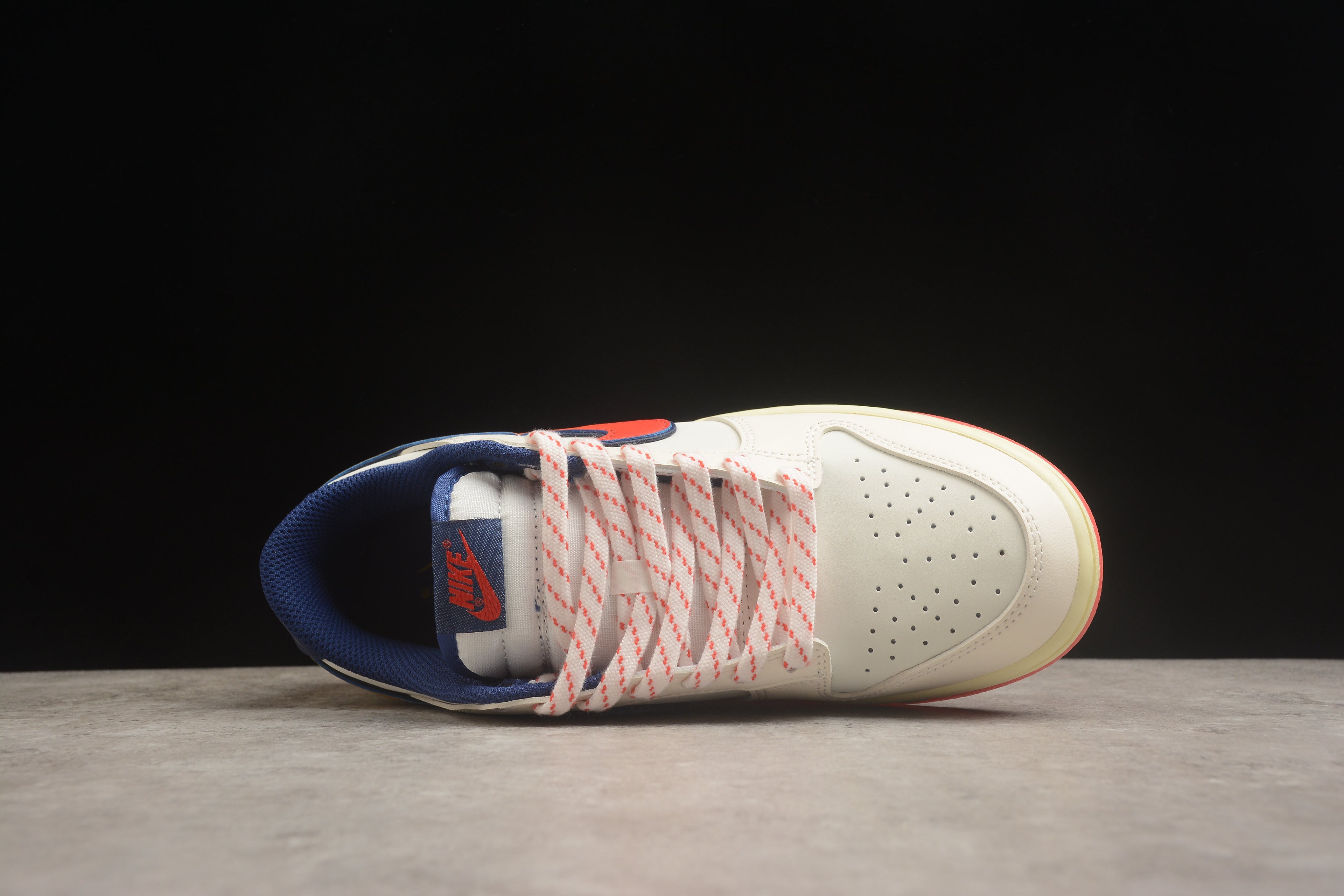 Dunk SB – Beigie / Gris / Rojo
