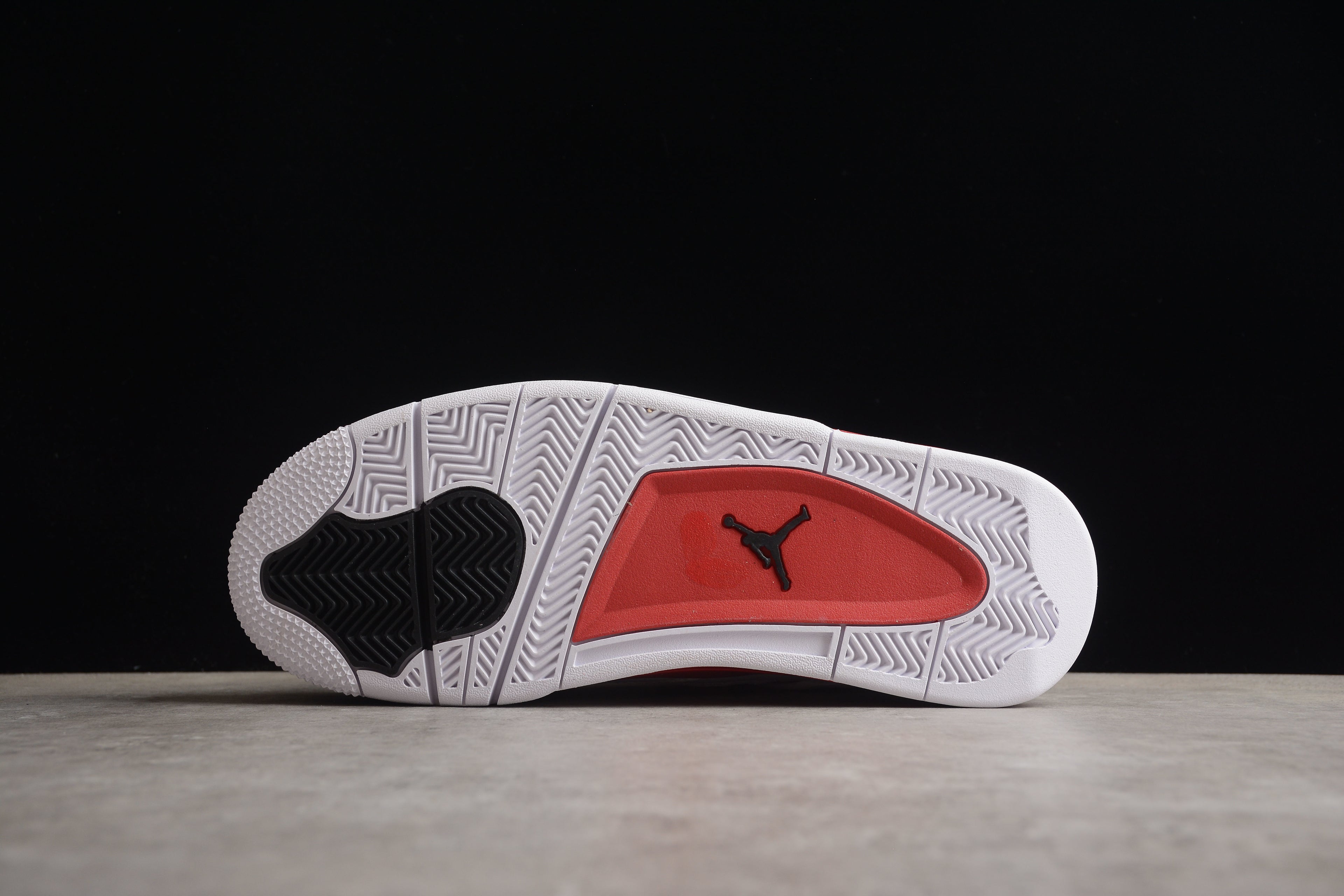 Air Jordan 4 – Blanco / Rojo