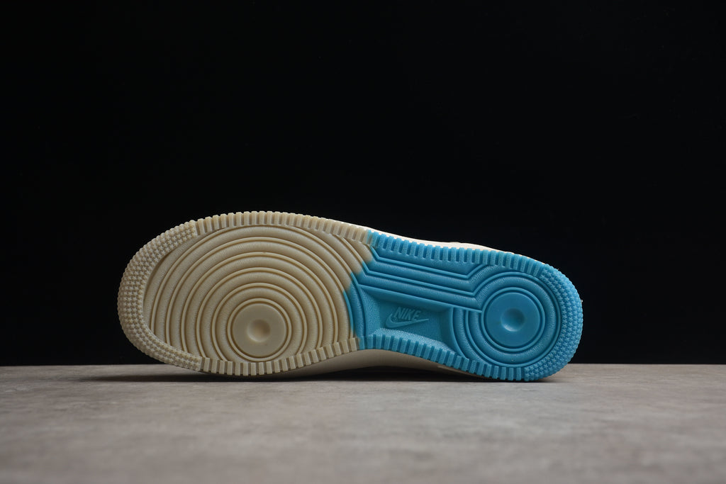 Nike Air Force 1 Low – Blanco / Azul