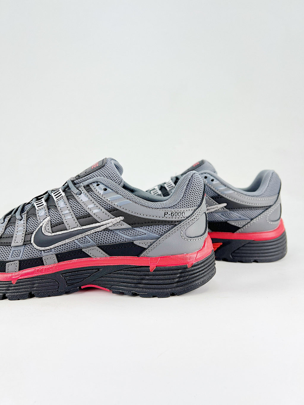 P-6000 – Gris / Negro / Rojo