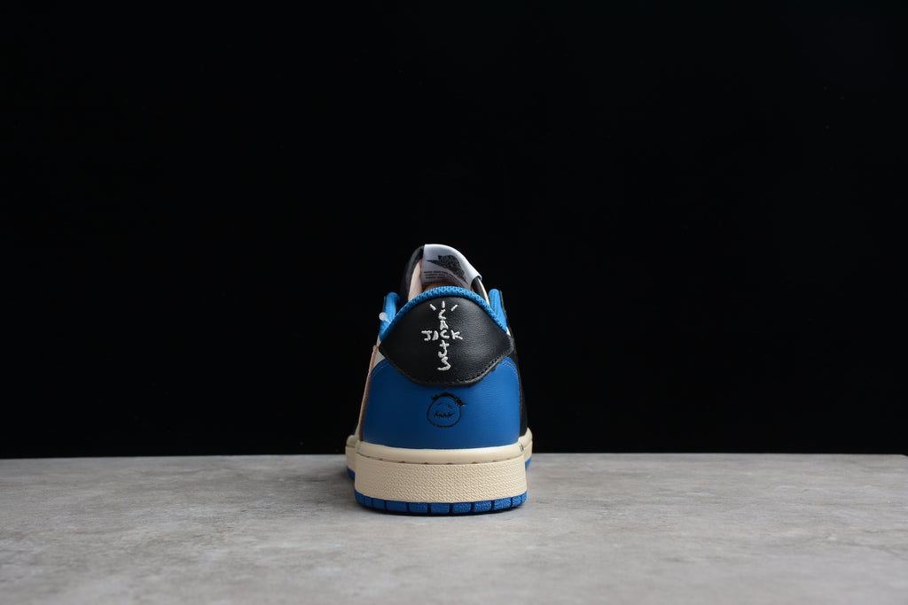 Travis Scott – Azul / Negro / Blanco