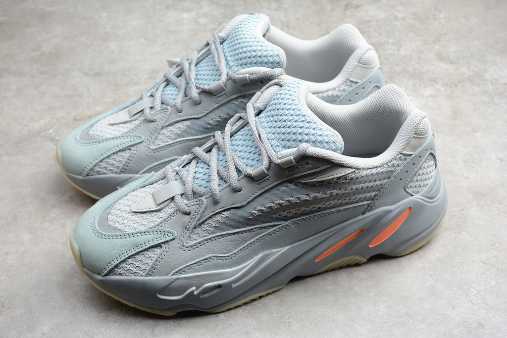Adidas Yeezy 700 – Azul / Naranja