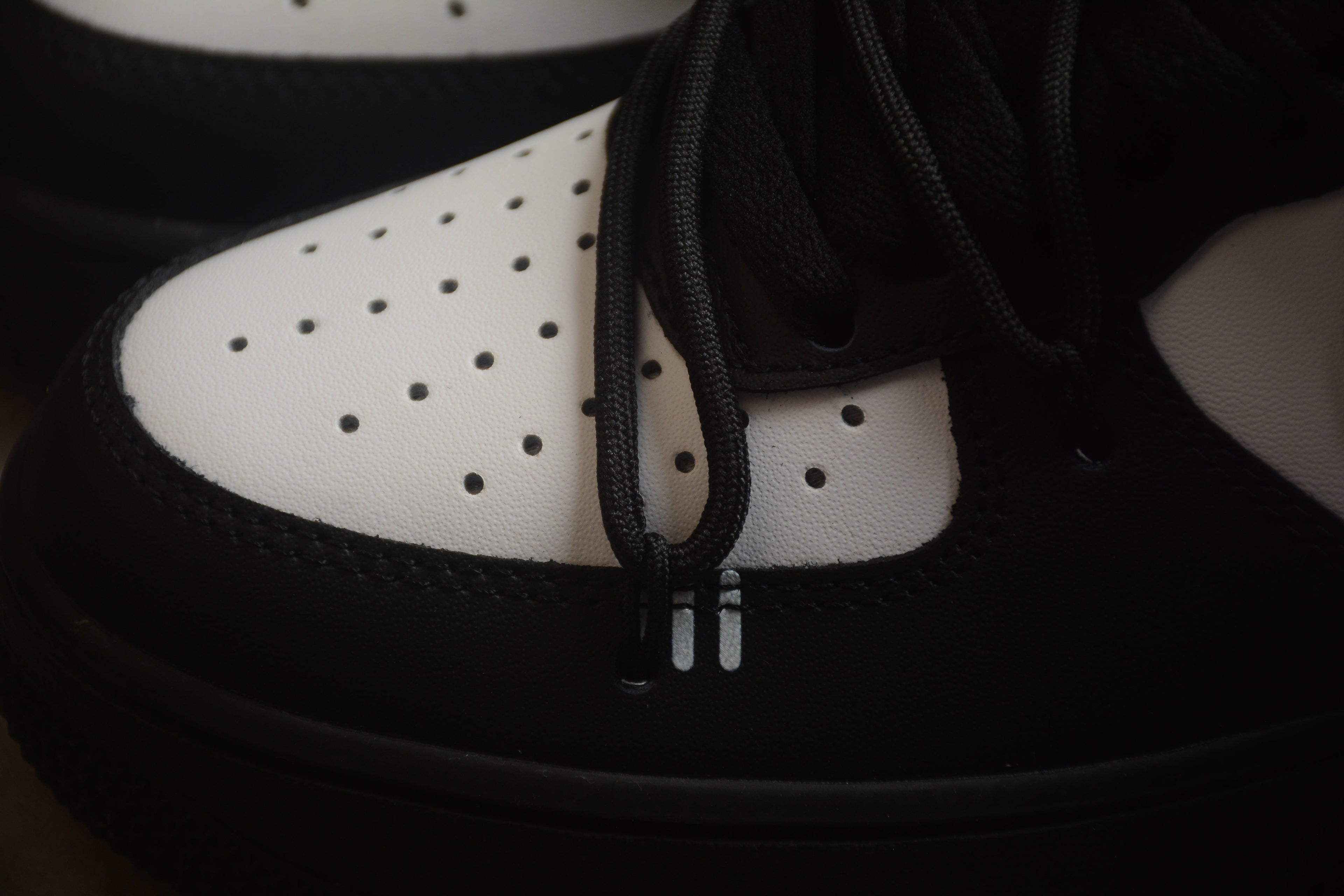 Air Force 1 Low – Negro / Blanco