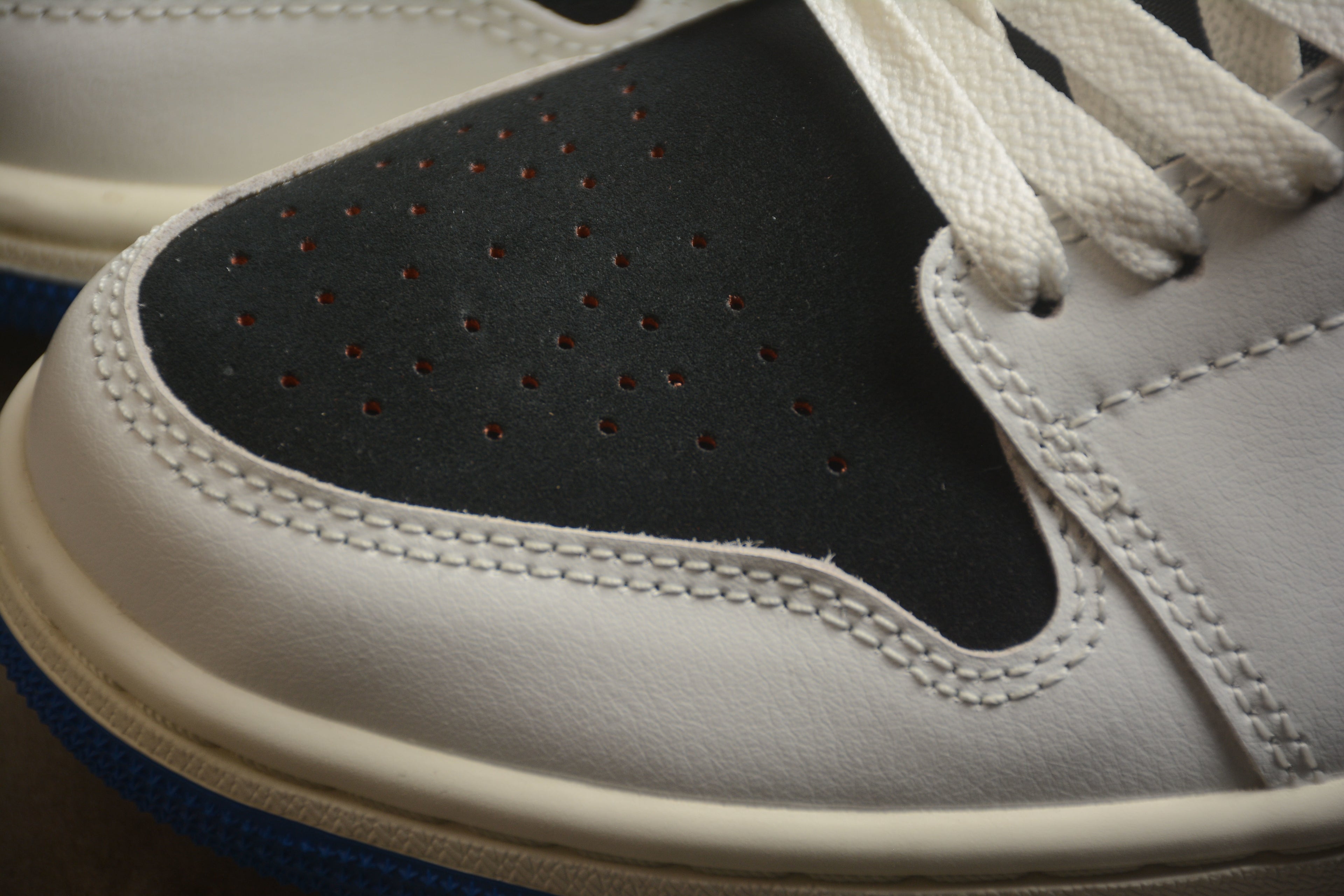 Jordan 1 Low – Blanco / Negro