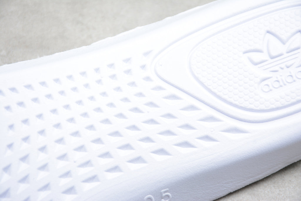 Adidas Yeezy 350 – Azul Claro / Blanco