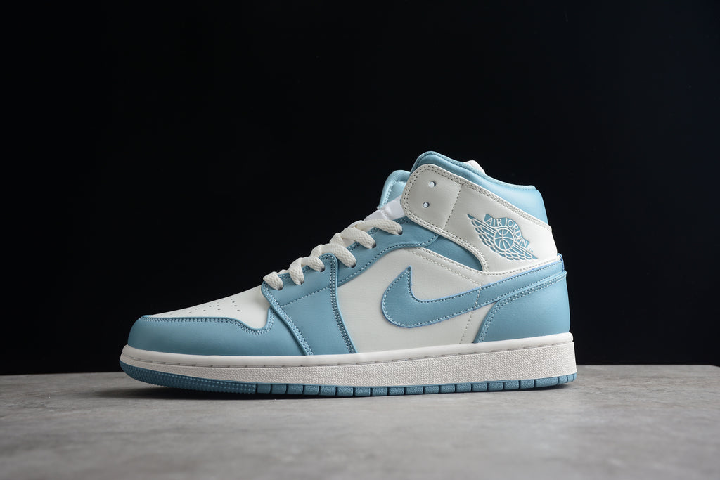 Air Jordan 1 Mid – Azul Claro / Blanco