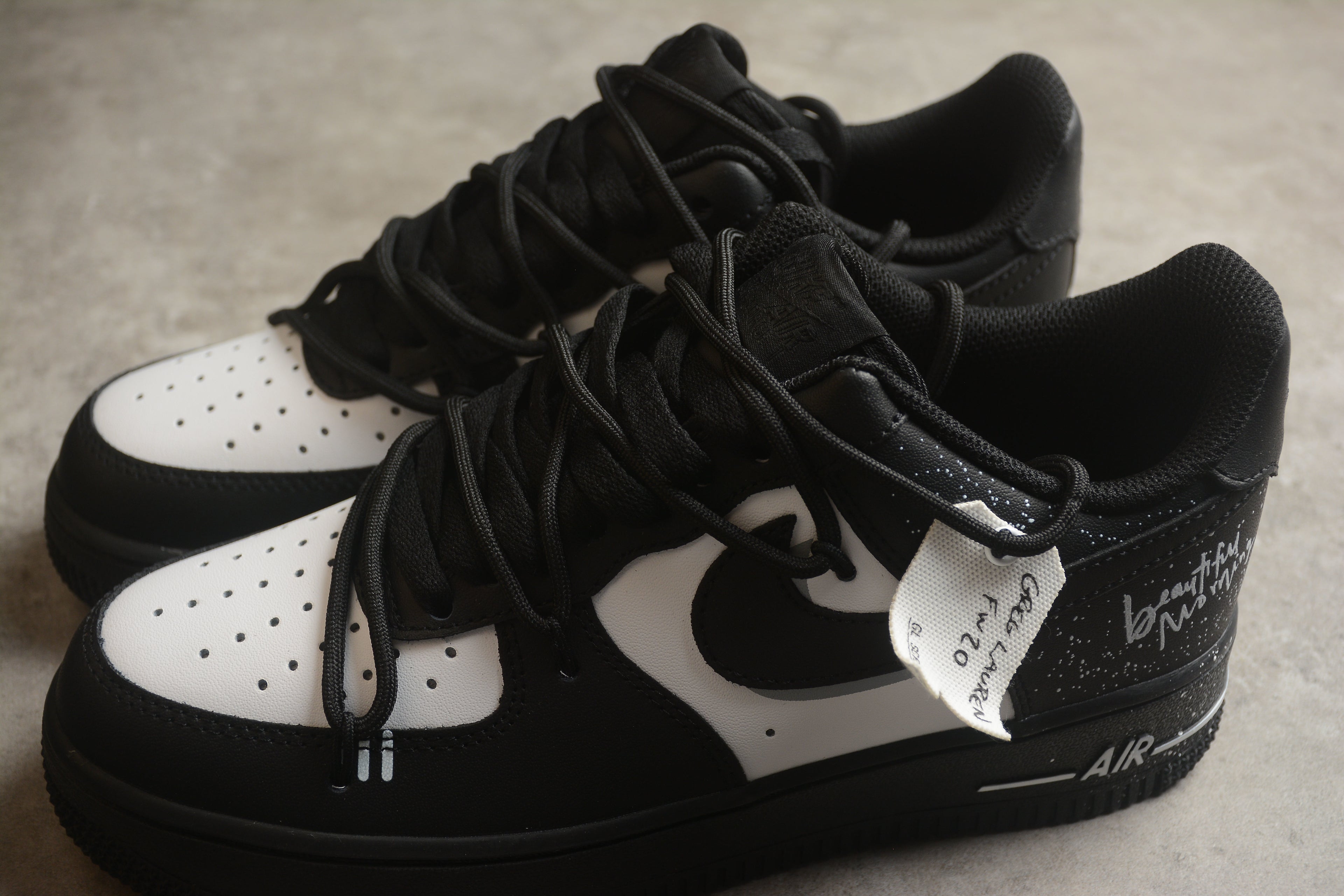 Air Force 1 Low – Negro / Blanco