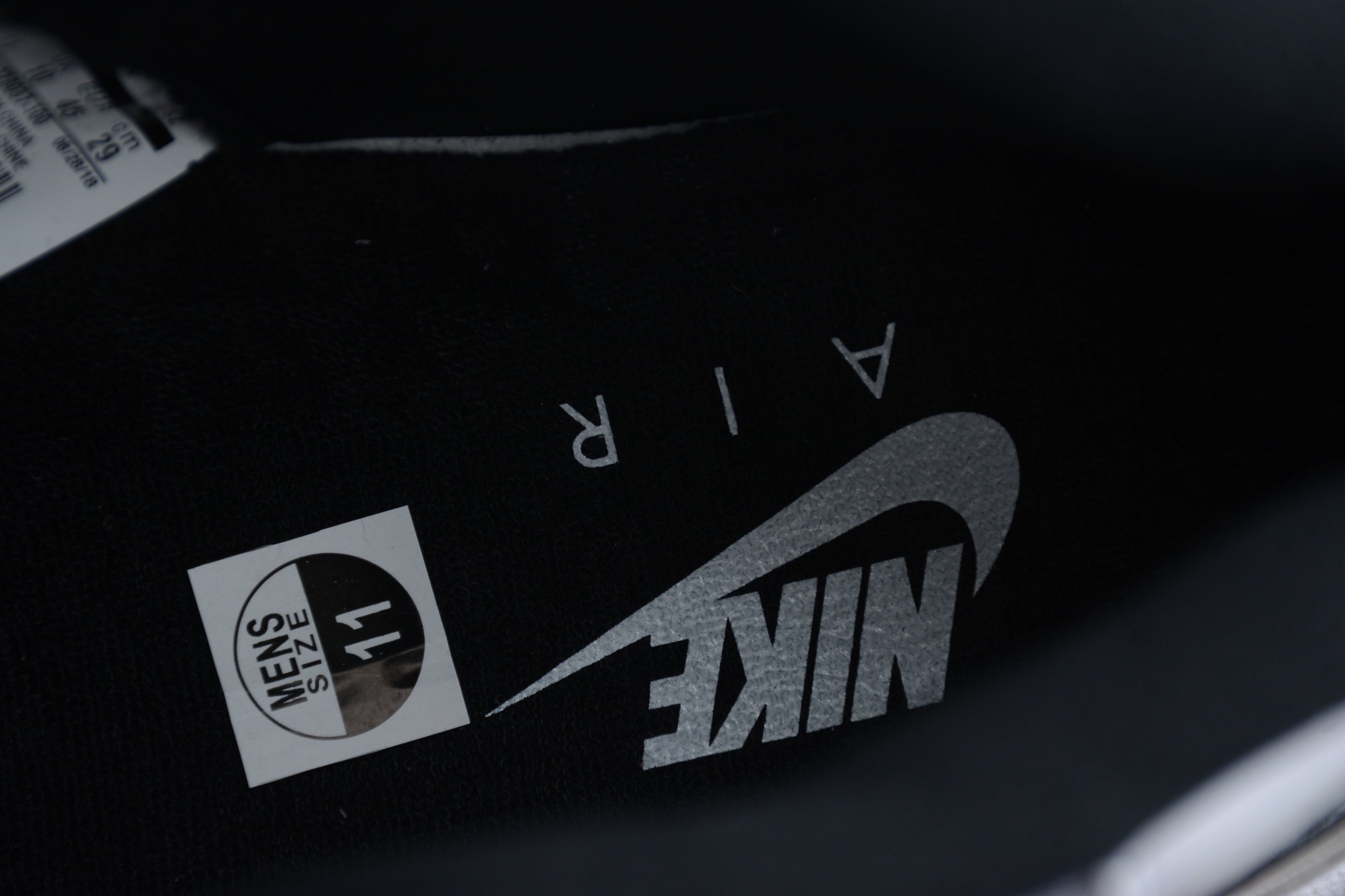 Air Jordan 11 – Blanco / Negro