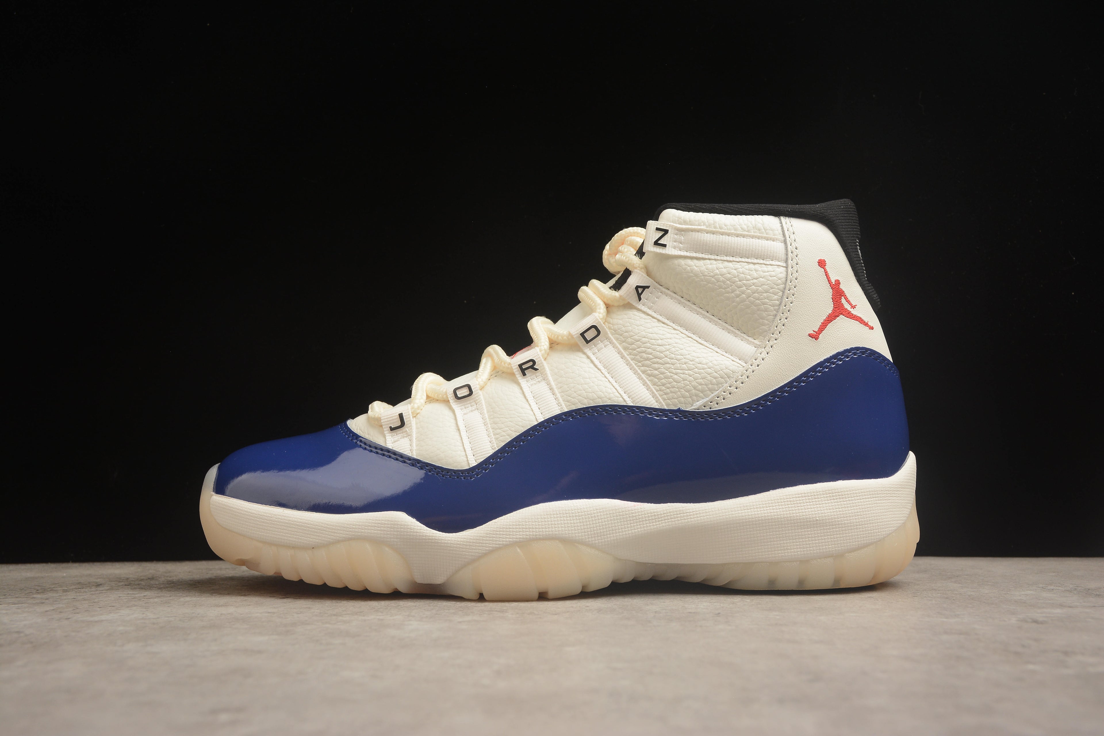 Air Jordan 11 – Beige / Azul