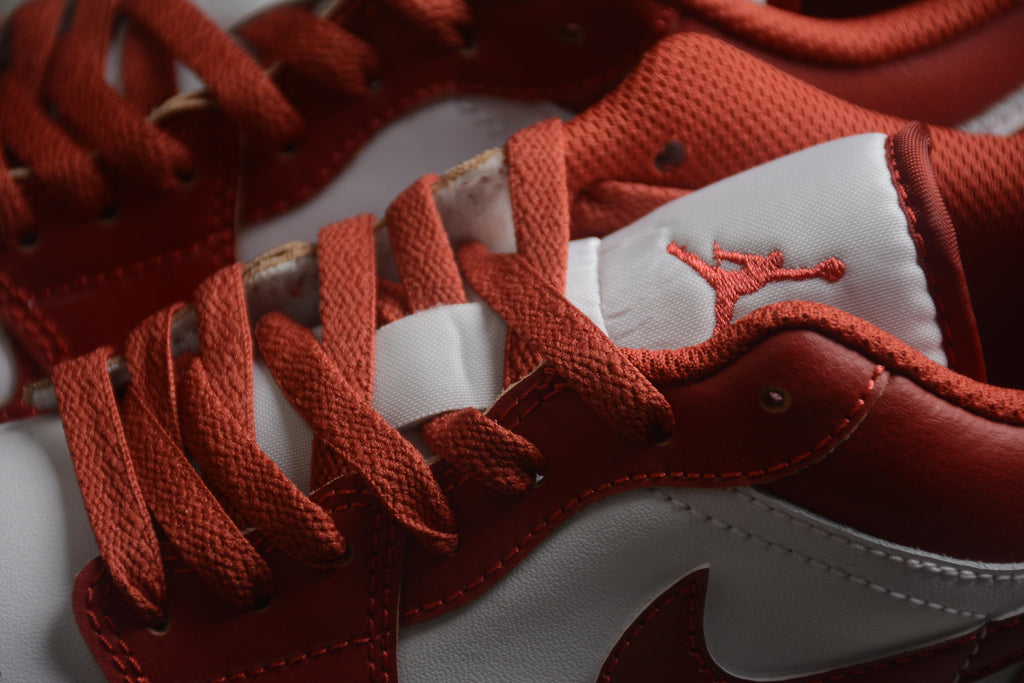Jordan 1 Low – Rojo Oscuro