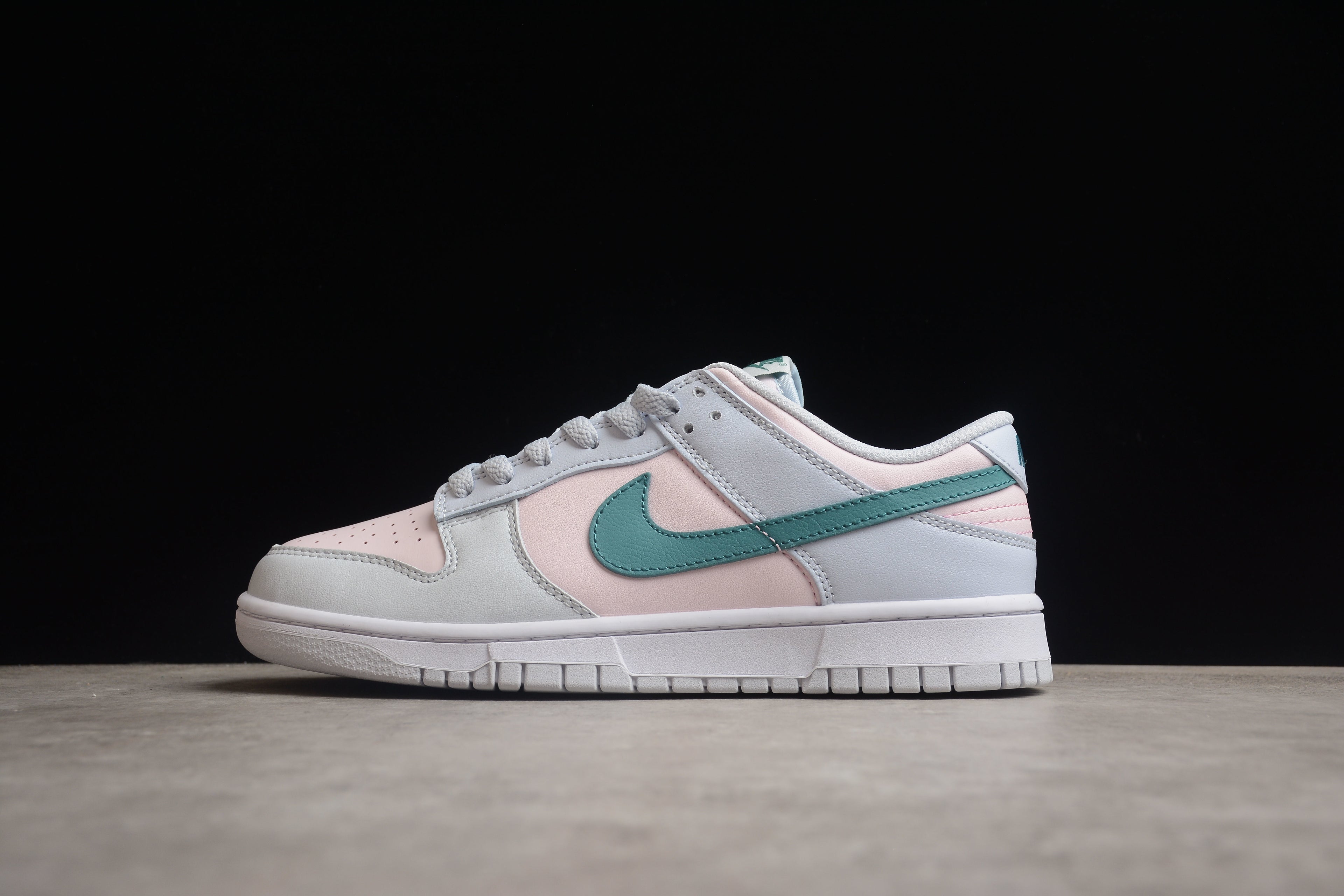 Dunk SB – Gris / Rosa / Turquesa