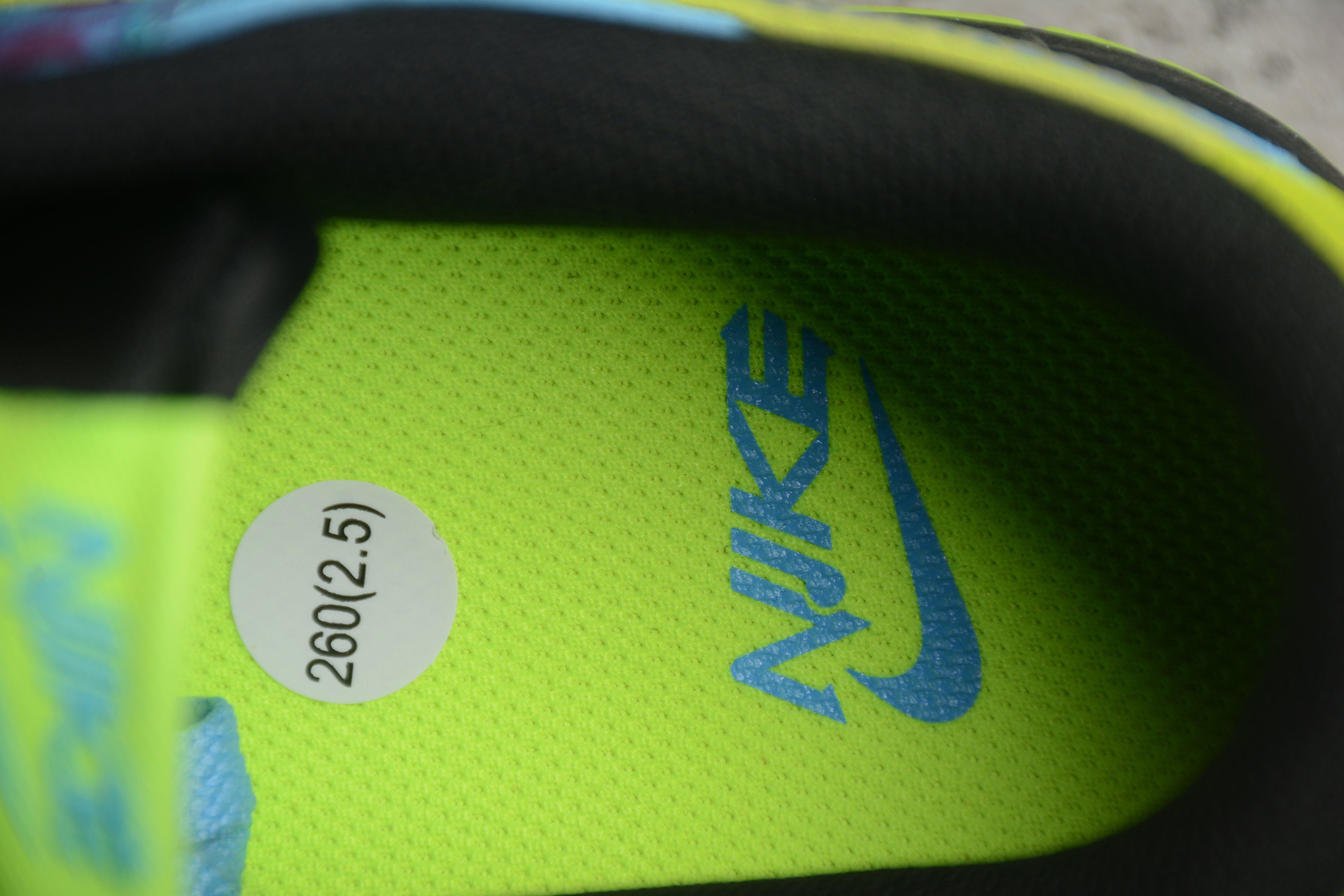 Dunk SB – Negro / Azul / Amarillo