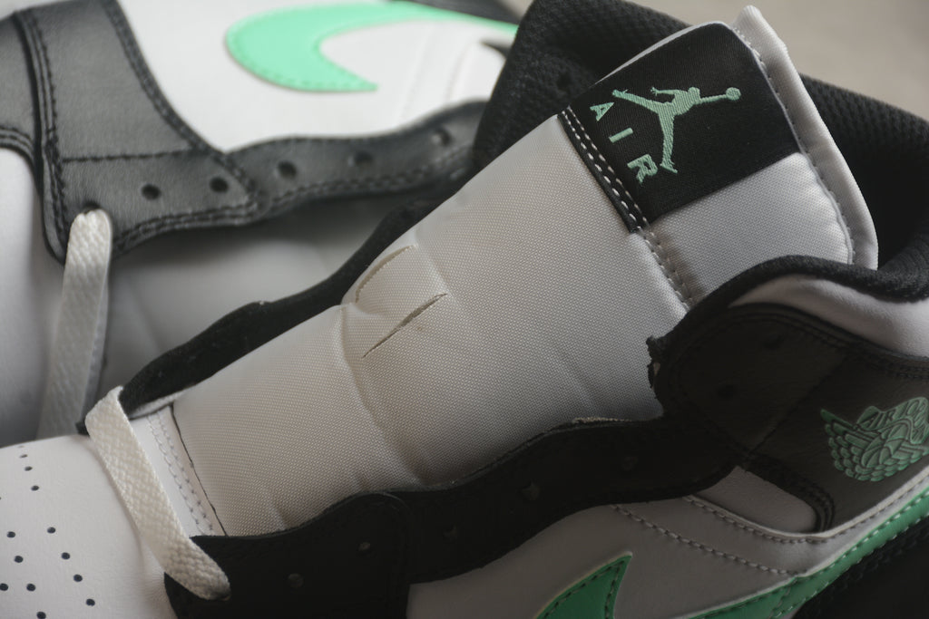 Air Jordan 1 Mid – Negro / Turquesa / Blanco