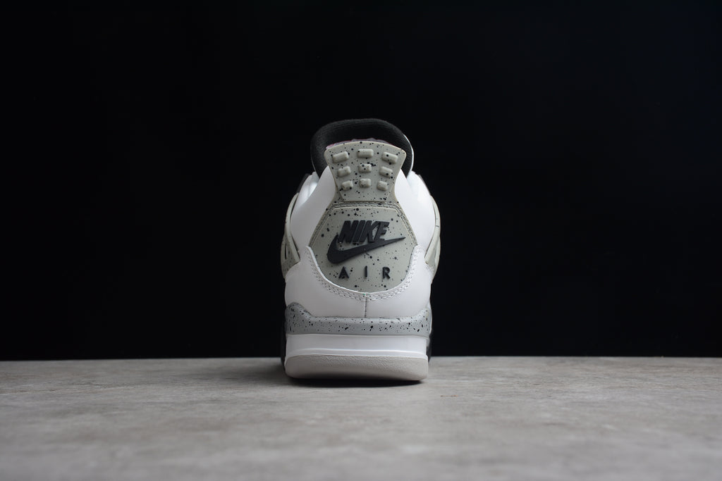 Air Jordan 4 – Blanco / Gris / Negro